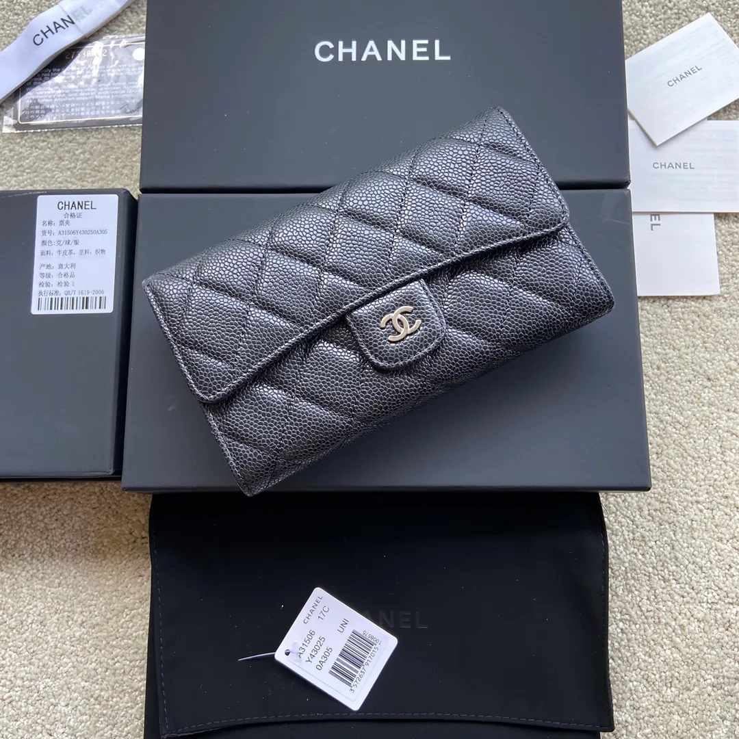 Xiaoxiang imported Italian grain cowhide, long model with 30% off 540💰 Item number: AP63012 Size: w18.5×h10cm Color: black ball pattern silver steel mark