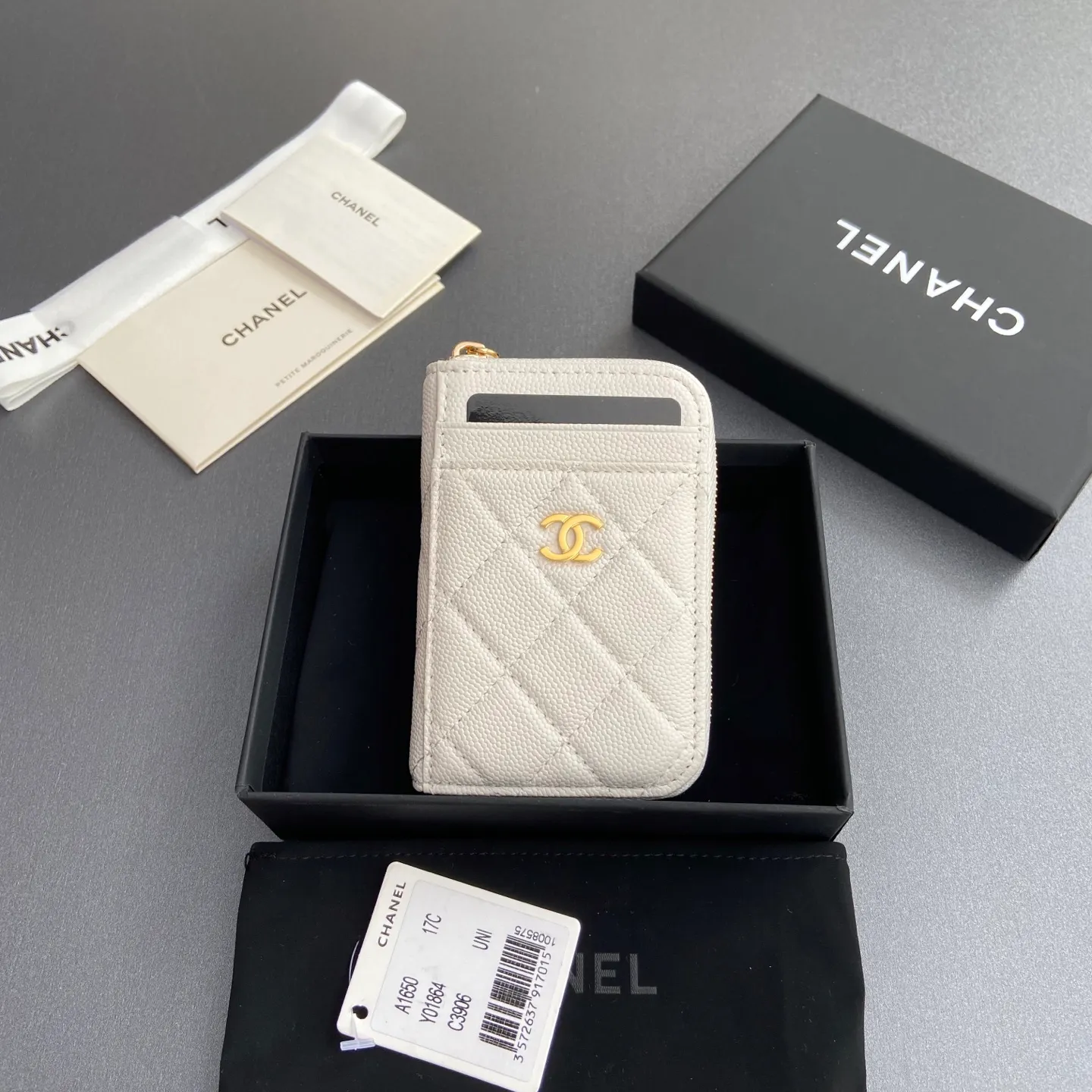[Special grade hardware original leather] ¥280 Xiaoxiang small zipper bag card holder series with iconic metal logo, gold tone metal hardware, special Italian imported leather 2 card slots wallet bag, 4 card slots Number: 1650 Light purple fine ball pattern light gold steel mark Size: w11×h7.5×2cm