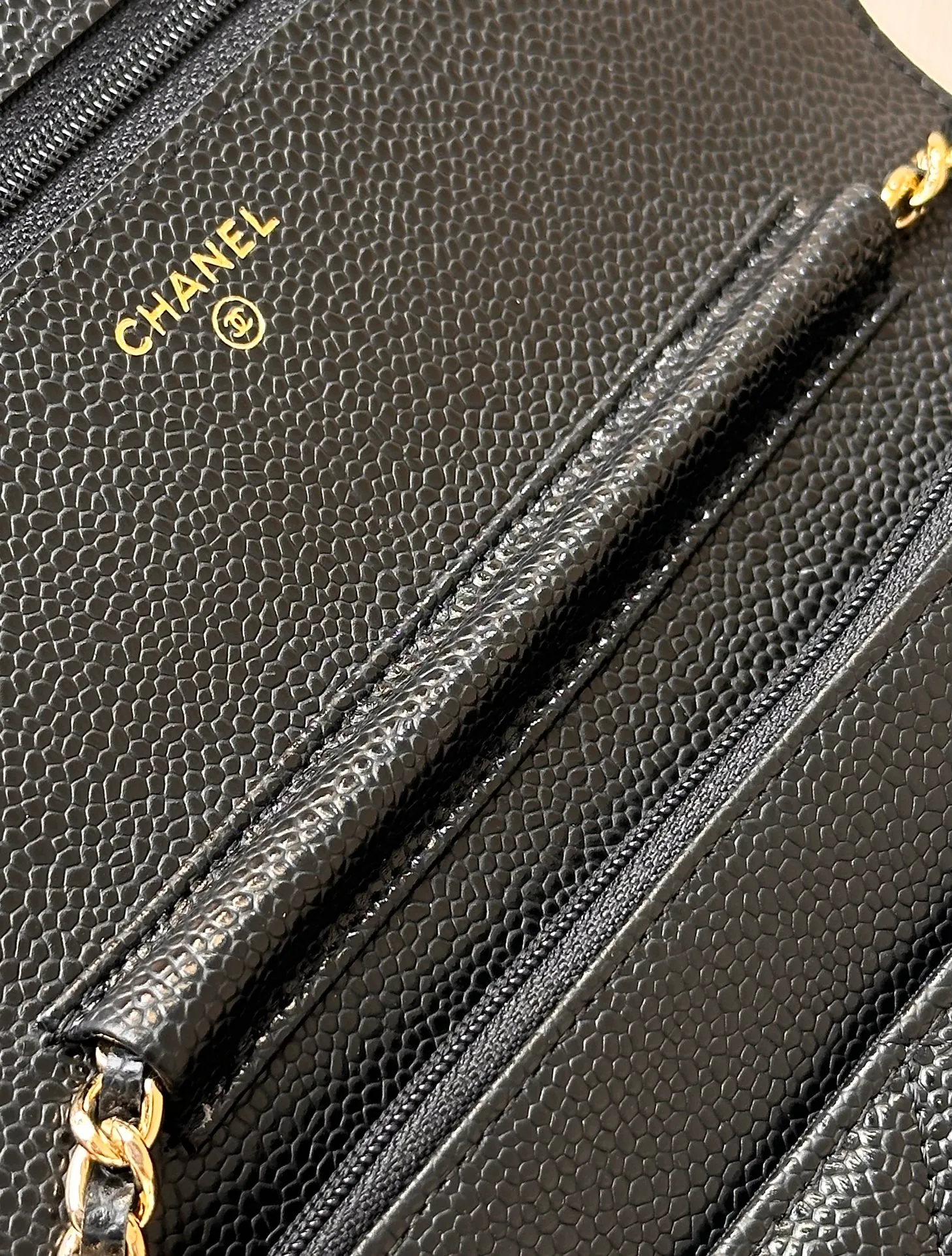 0250 Chain details ⚠️ There are many ways to carry WOC. In addition to carrying it on one shoulder and across the body, the chain can be wound twice to become the favorite armpit bag for fashionistas. It can be used as a handbag, carried on the back, carried, or worn cross-body! Various carrying methods meet all your matching needs throughout the year! !