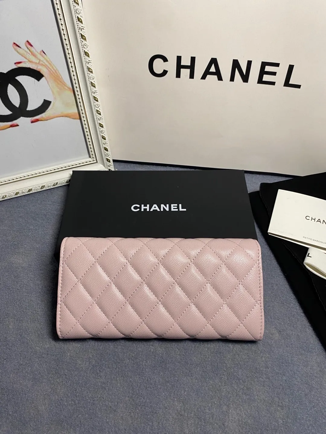 22 new styles. CHANEL. The two-fold wallet with long clip flap has arrived❤️First-layer cowhide with new luogo, the same design surrounded by diamonds on the side of the leather❤️The details are so beautiful❤️Model number Ap5480B size 10*19.5*2.5cm. 💰560