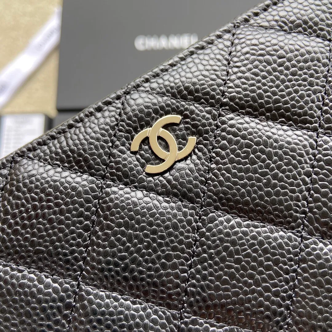 Xiaoxiang imported Italian grained calfskin Item number: A50097 💰: 460 Size: w19.5×h10.5×d2cm Color: black ball pattern with silver steel mark