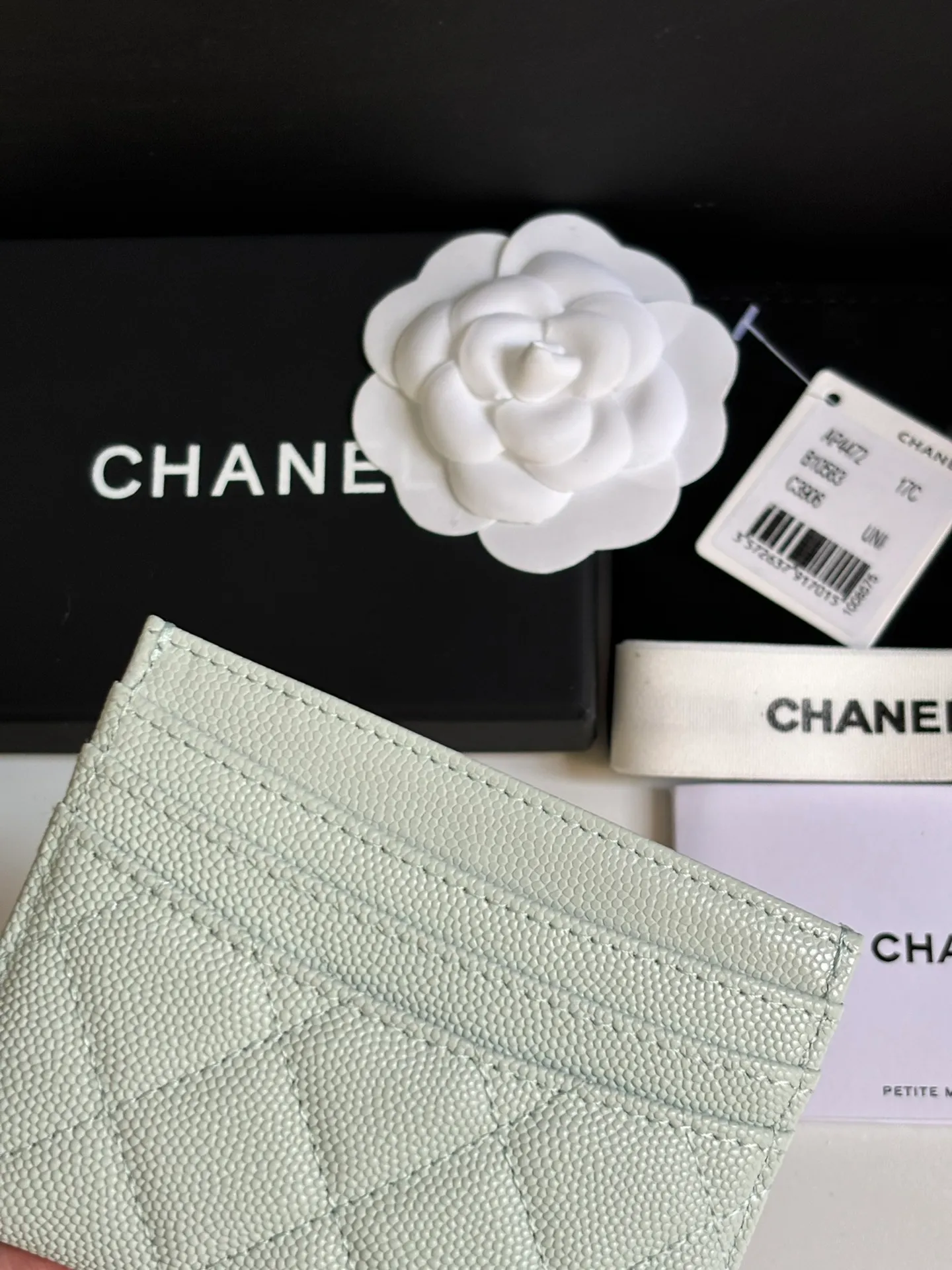 💰240 new product CH@NEL card holder has arrived💦This card holder adds a few more card slots based on the old model, making it more practical. It has original quality and beautiful details. Model No. AP8944, size 11*8*1cm.