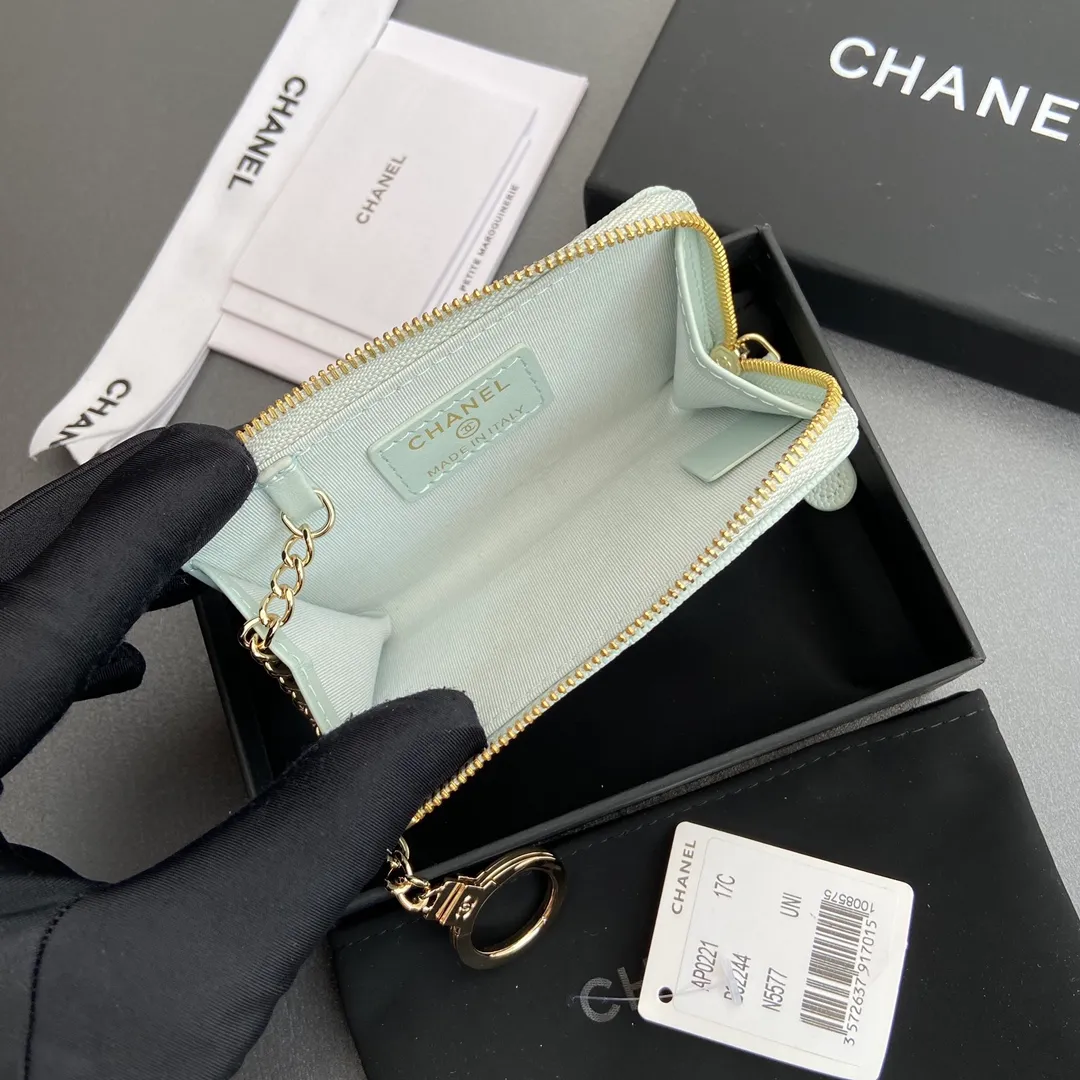 [Special grade hardware original leather] 💰320 Xiaoxiang small zipper bag card holder series Hook chain quilted card holder with iconic metal logo Gold tone metal hardware, special Italian imported leather 1 card slot wallet bag, 1 hook chain Number: 0221 Light blue thin ball light gold Size: w11.5×h7.5×1.5cm