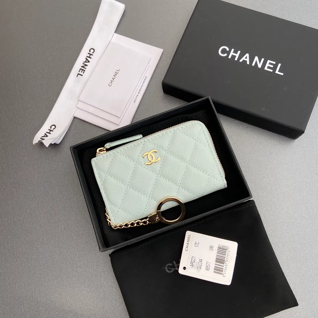 [Special grade hardware original leather] 💰320 Xiaoxiang small zipper bag card holder series Hook chain quilted card holder with iconic metal logo Gold tone metal hardware, special Italian imported leather 1 card slot wallet bag, 1 hook chain Number: 0221 Light blue thin ball light gold Size: w11.5×h7.5×1.5cm