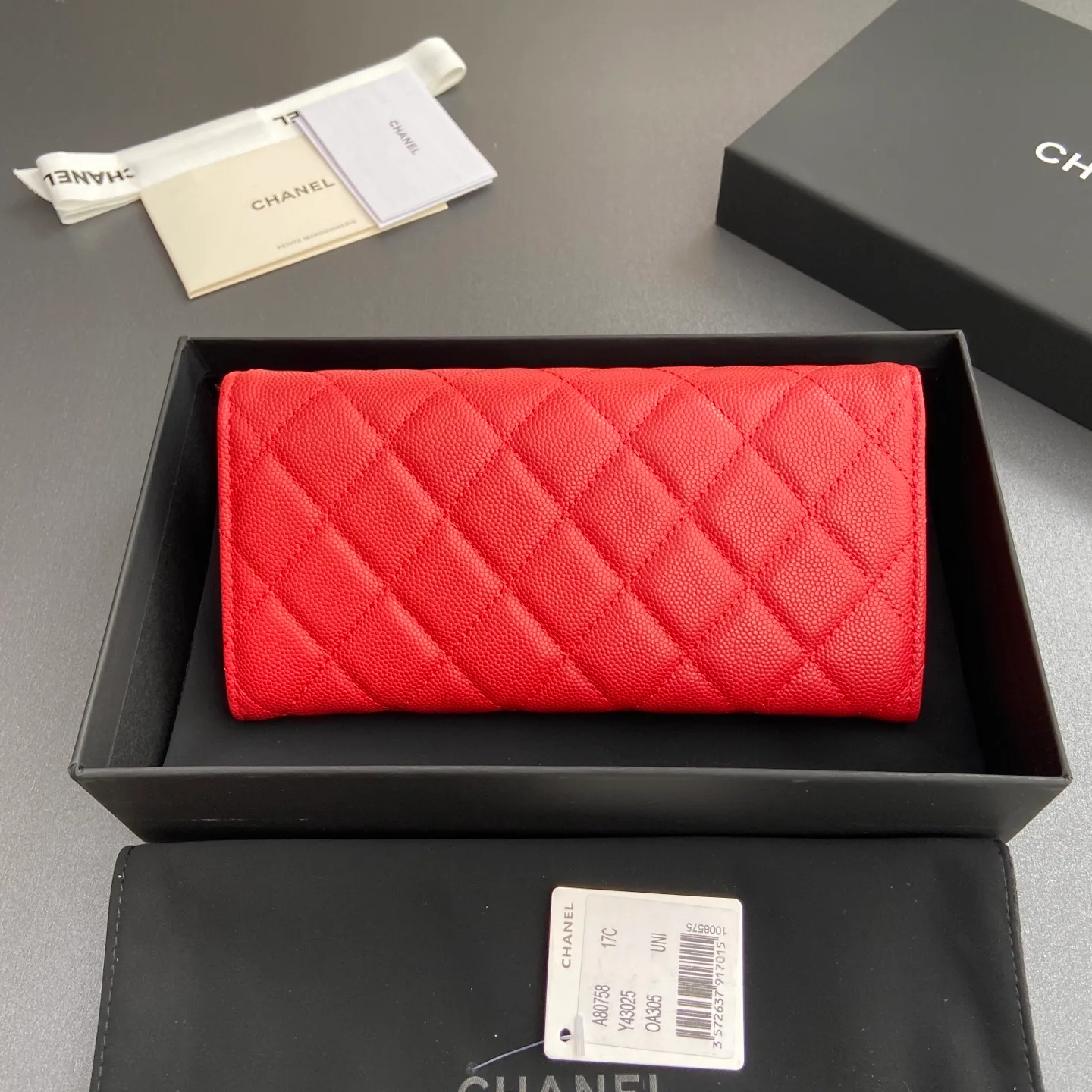 Xiaoxiang imported Italian grained calfskin Item number: A80758 Price: 460 Size: w19×h10.5×3cm Color: Big red fine ball grain leather Golden steel mark
