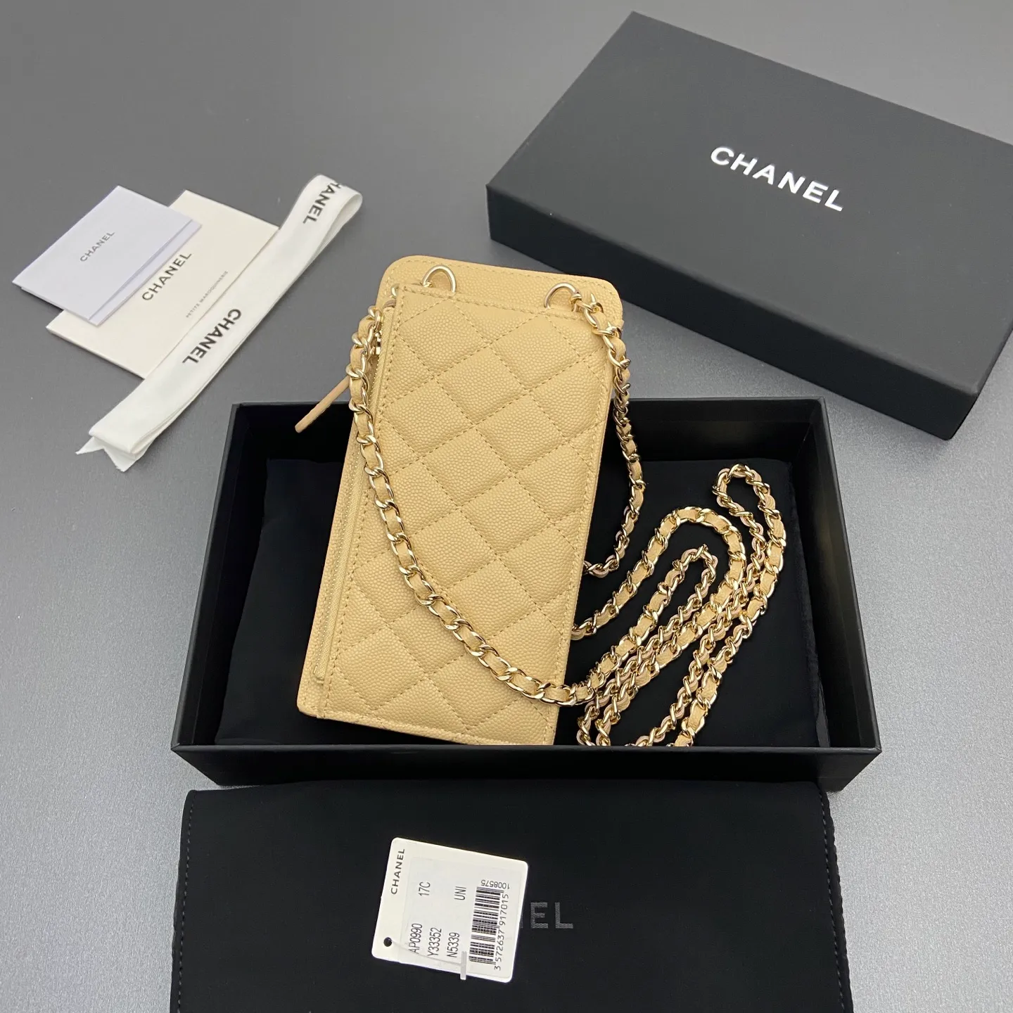 Xiaoxiang imported Italian grain cowhide Item No.: A0990 Price: 540 Color: Apricot fine ball pattern light gold buckle Size: w18.5×h9×d3cm