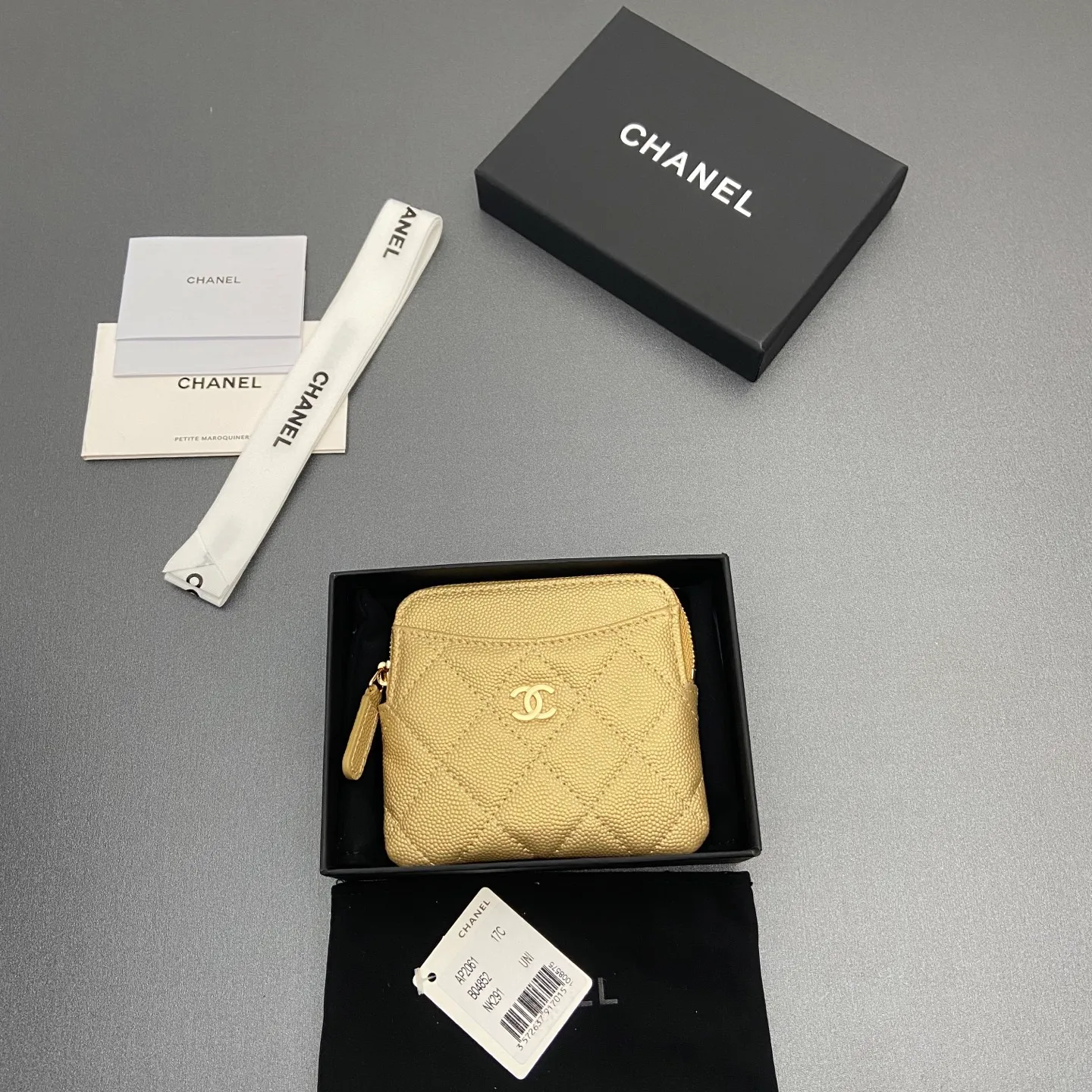 [Special grade hardware original leather] ¥380 Xiaoxiang small zipper bag card holder series Quilted card holder/wallet with iconic metal logo Gold tone metal hardware, special Italian imported leather 5 card slots, 1 small zipper bag No.: 2061 Golden thin ball light gold hardware Size: w11.5×h10×d2cm