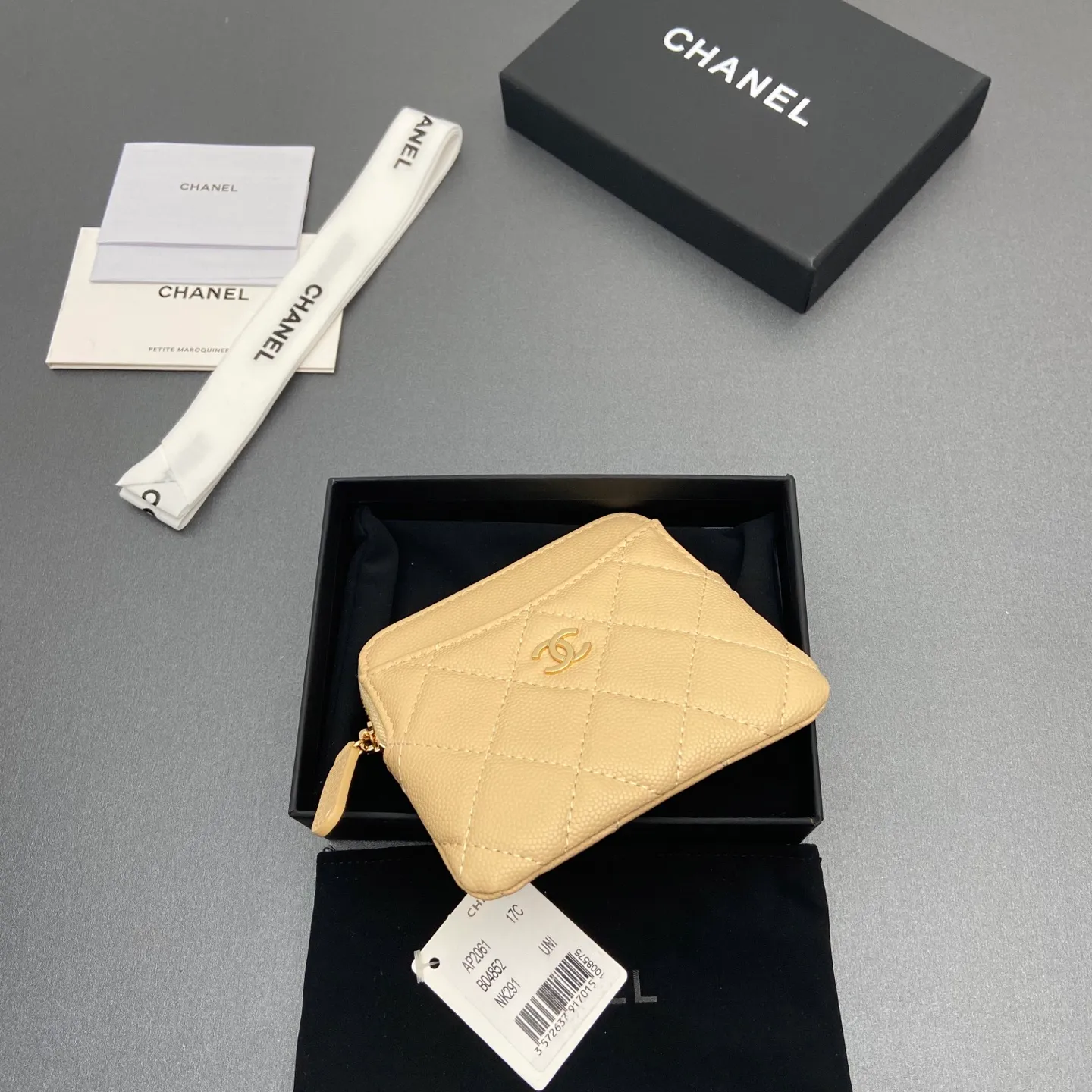 [Special grade hardware original leather] ¥380 Xiaoxiang small zipper bag card holder series Quilted card holder/wallet with iconic metal logo Gold tone metal hardware, special Italian imported leather 5 card slots, 1 small zipper bag No.: 2061 Apricot thin ball light gold hardware Size: w11.5×h10×d2cm