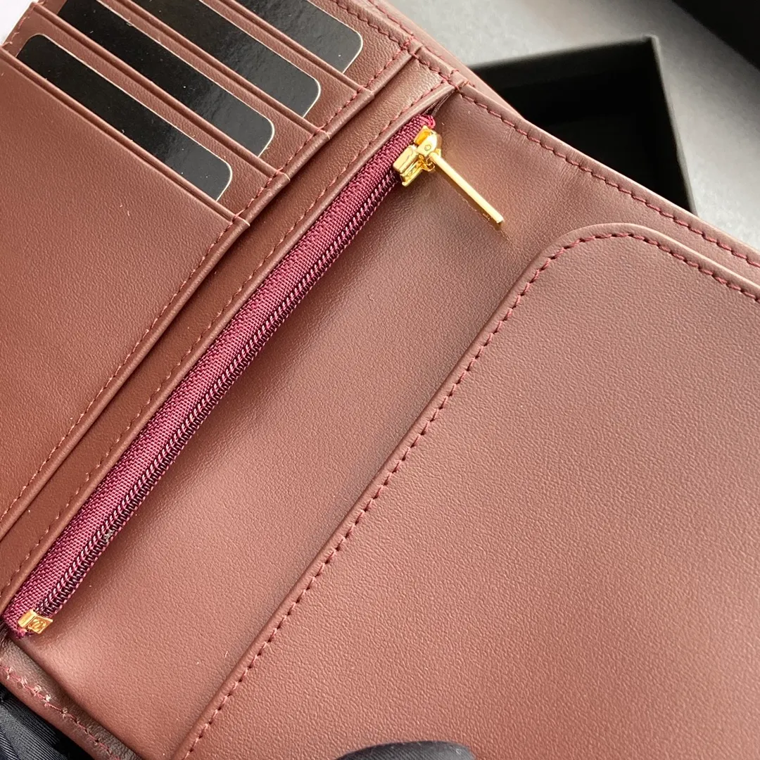 [Special grade hardware original leather] 💰440 Xiaoxiang Passport Holder Series Quilted with iconic metal logo Gold tone metal hardware, special Italian imported leather 4 card slots, 1 small zipper pocket, 1 banknote compartment, 1 passport holder card slot No.: 96066 Black Sheep Gold Size: w10×h14×d2cm
