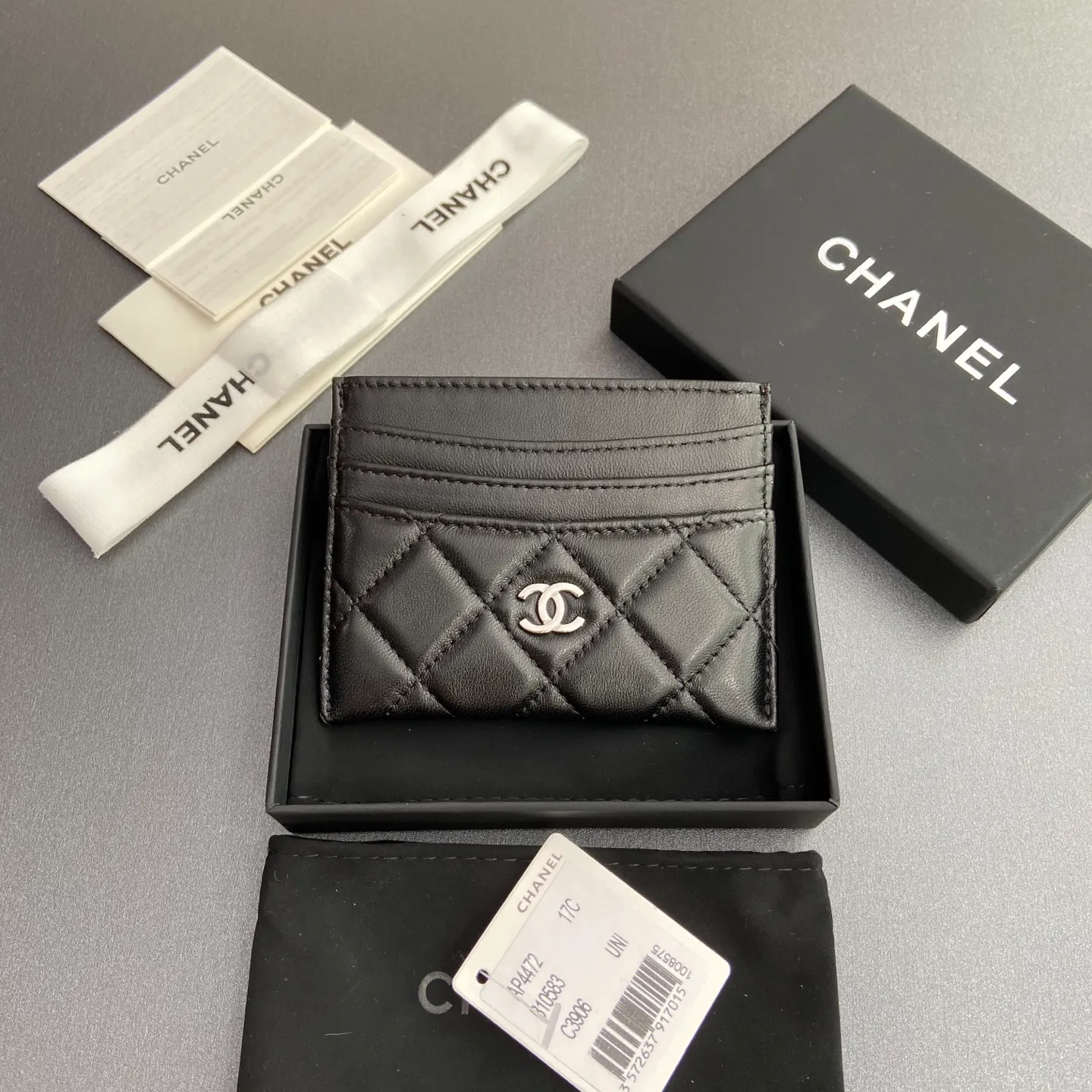 Xiaoxiang imported Italian leather Item number: A 4472 Price: 240 Size: w11×h10cm Color: black sheepskin silver steel mark