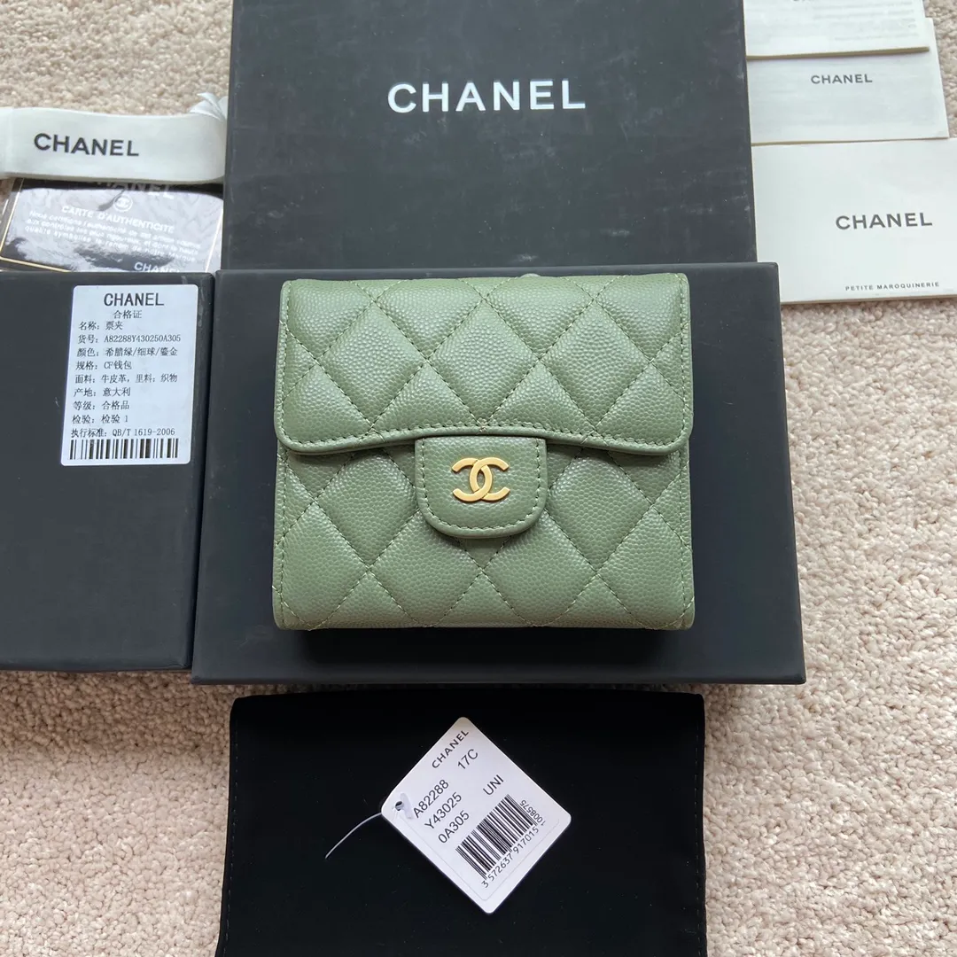 440💰Xiaoxiang imported Italian fine grain calfskin Item number: A82288 Size: w10.5×h11.5×d3cm Color: Green fine ball pattern gold steel mark