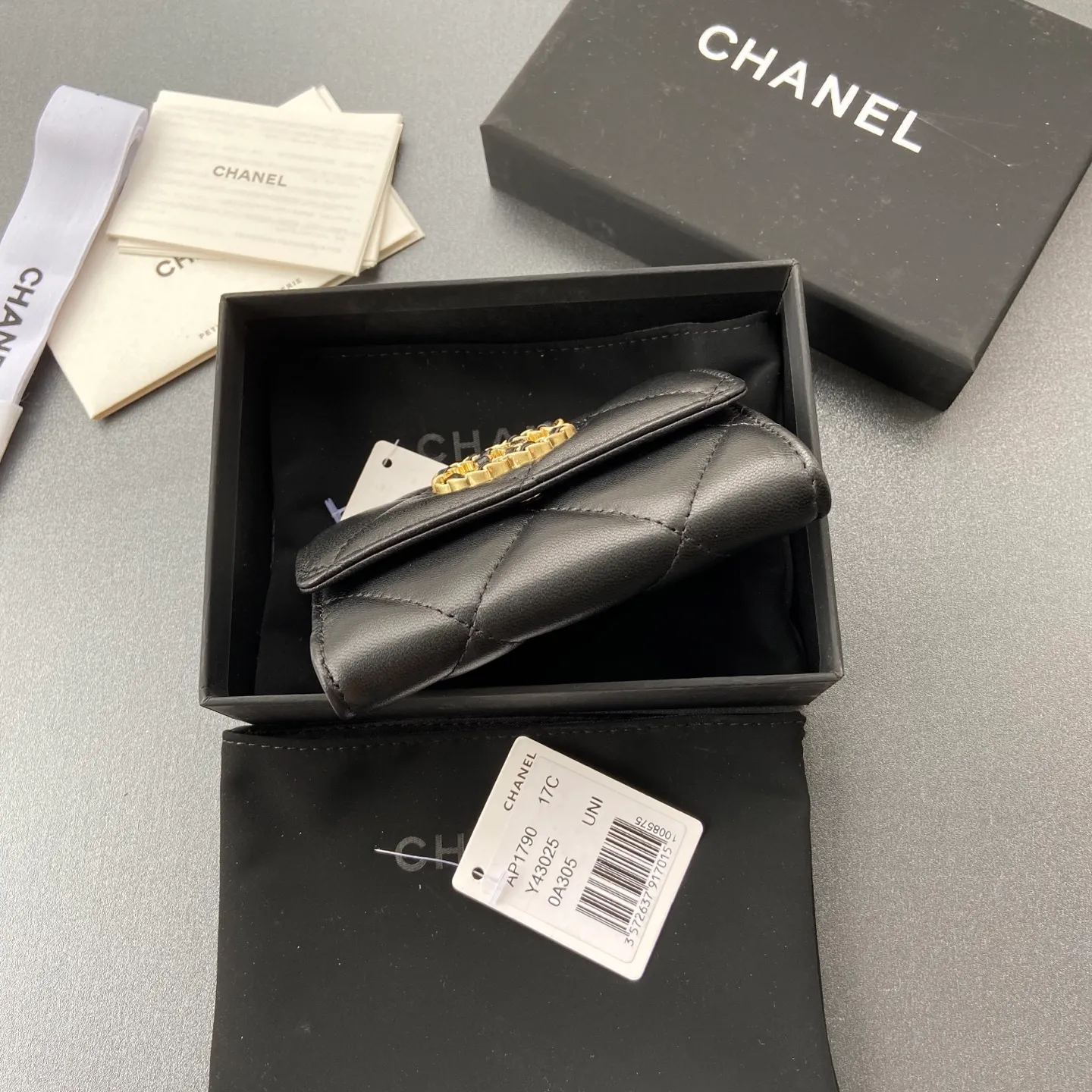 Xiaoxiang imported Italian sheepskin Item number: AP3580 Price: 320 Size: w11×h7cm Color: black sheepskin gold hardware