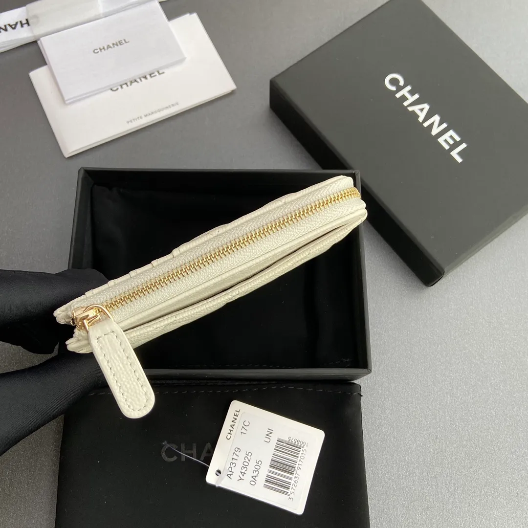 [Special grade hardware original leather] ¥320 Xiaoxiang small zipper bag card holder series Quilted card holder with iconic metal logo Gold tone metal hardware, special Italian imported leather 6 card slots, 1 small zipper bag No.: 3179 White fine ball gold Size: w13×h9×2cm