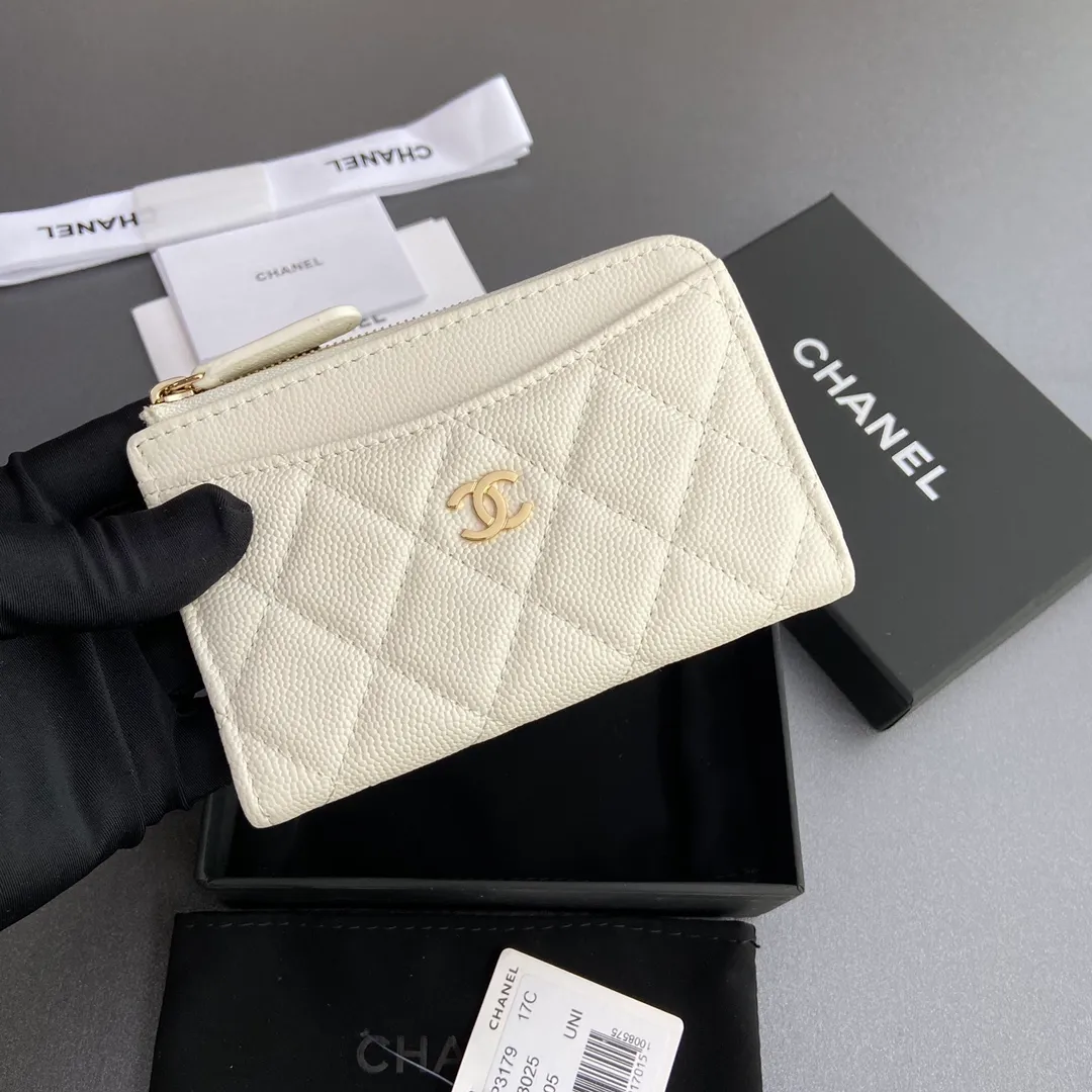 [Special grade hardware original leather] ¥320 Xiaoxiang small zipper bag card holder series Quilted card holder with iconic metal logo Gold tone metal hardware, special Italian imported leather 6 card slots, 1 small zipper bag No.: 3179 White fine ball gold Size: w13×h9×2cm