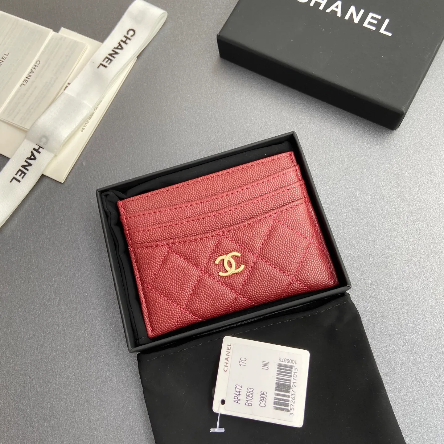 Xiaoxiang imported Italian leather Item number: A 4472 Price: 240 Size: w11×h10cm Color: burgundy fine ball gold steel mark