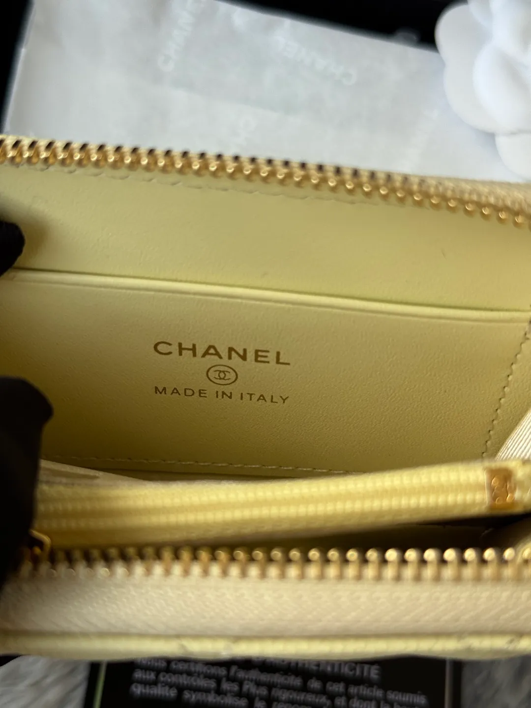 Medium size 💰360💰 finally arrived, chanel 25c oversized zipper bag with zipper inside. First place to eat melon. Large black gold cow coin purse with inner zipper. Made of caviar cowhide. Ginza sa is great. Enthusiastic and patient. I picked up a bunch of black gold card holders. There are several popular coin purses. I went for the L-shaped zipper coin purse. I tried it on the spot. My nails are a little difficult to insert cards. The 25c model is enlarged and looks great. The upgraded version is very practical. Buy it quickly! chanel25c chanel coin purse chanel card holder card holder recommended zipper coin purse chanel number: 3686 (0112) 25c size: 12*5cmx8cmx2cm