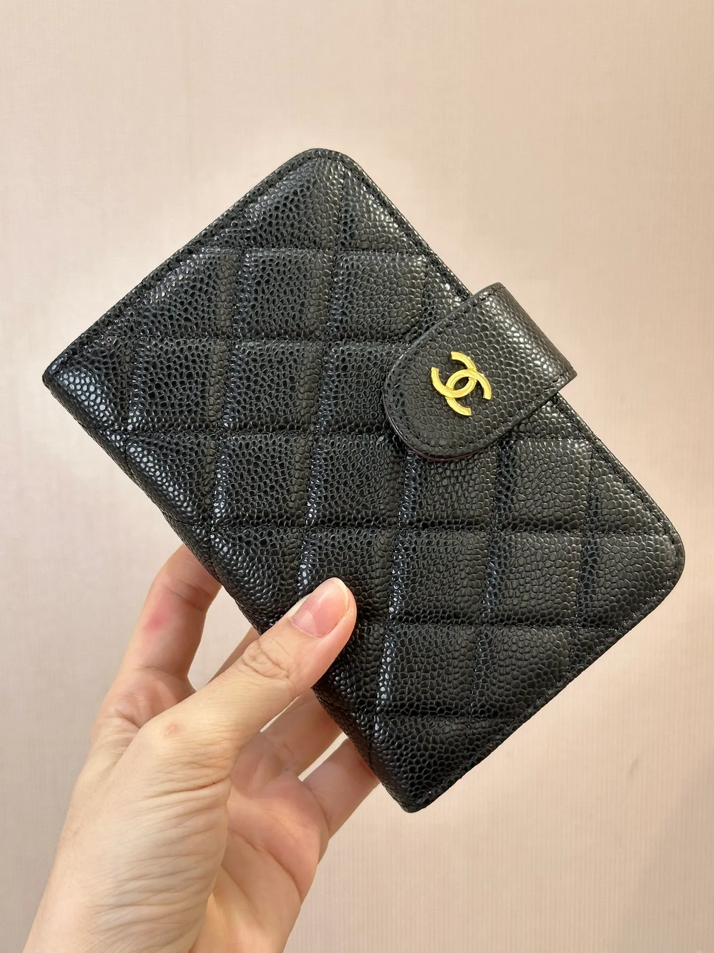 48667 Black Taurus! 480💰 All of them are extremely popular small leather goods on CHANEL cabinets!