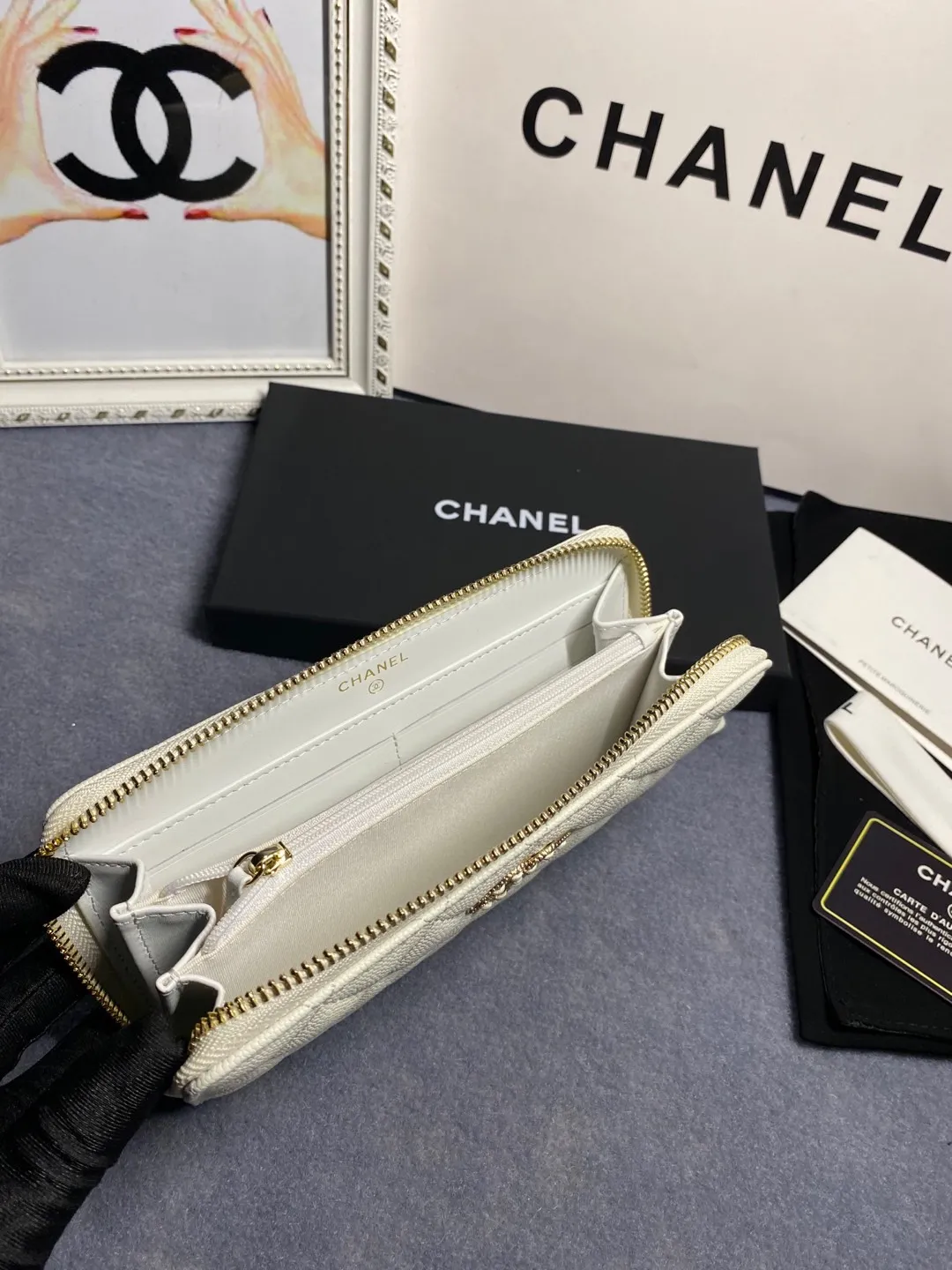 22 new styles. CHANEL. Zippered long clip wallet has arrived❤️Top-layer cowhide with new luogo, the same design surrounded by diamonds on the side of the leather❤️The details are so beautiful❤️Model number Ap5478B size 10*19.5*2.5cm💰560