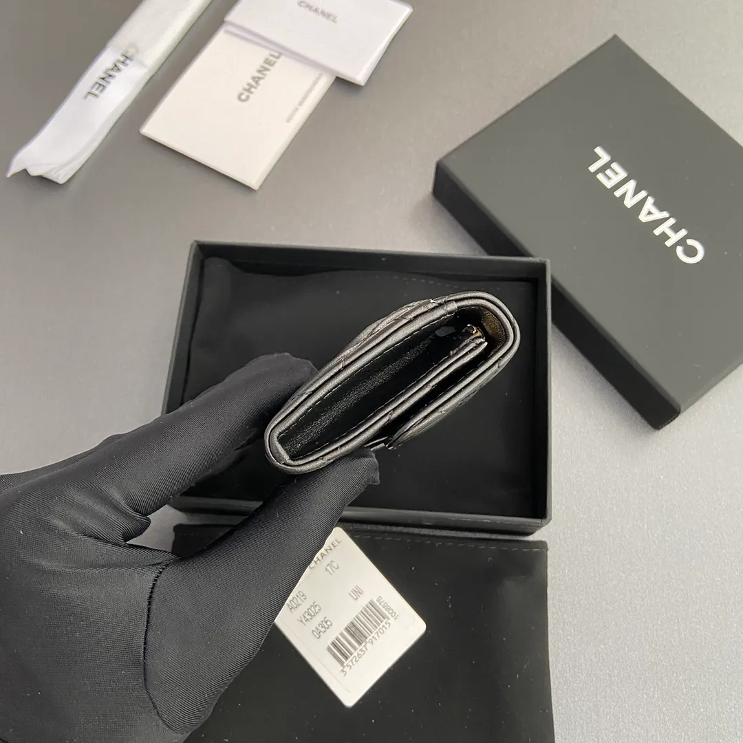 Xiaoxiang imported Italian leather Item number: AP438 (inner compartment with zipper) 💰: 280 Size: w11×h7cm Color: black sheepskin gold steel mark