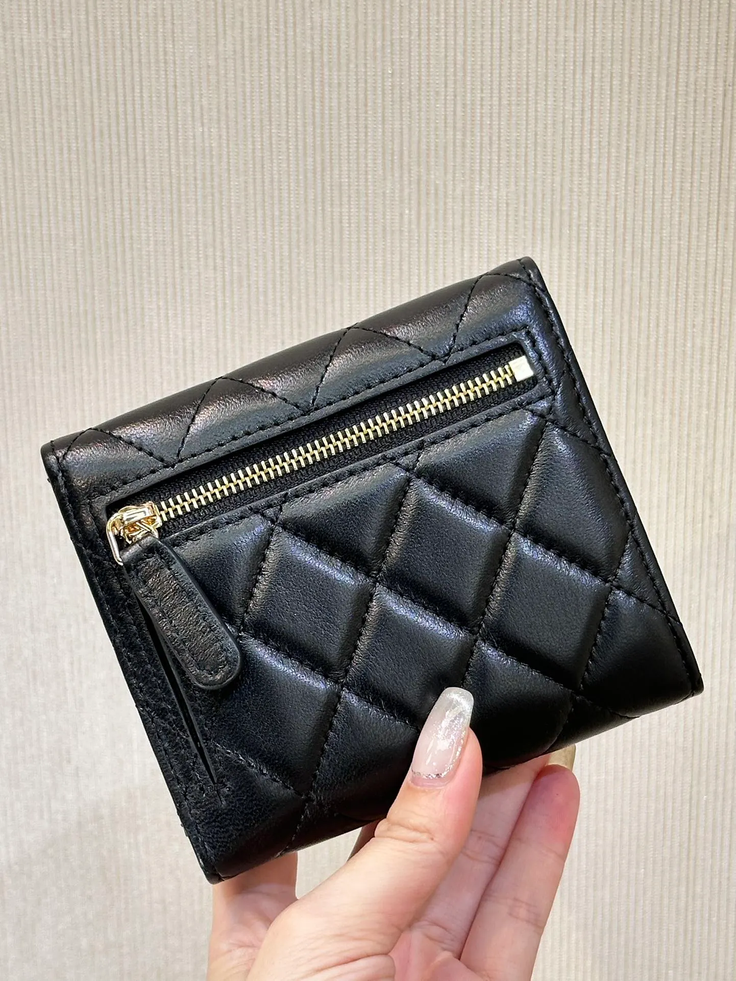 82288 Sheepskin black gold