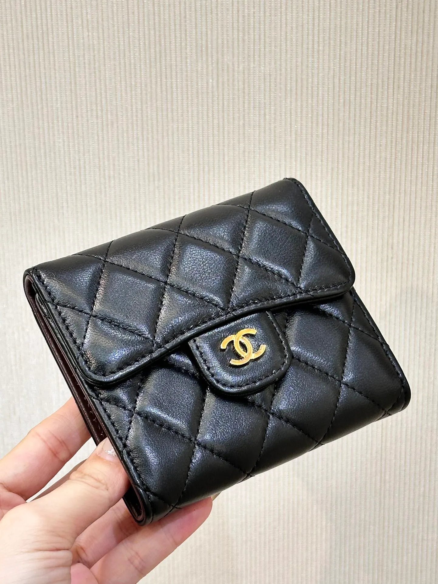 82288 Sheepskin black gold