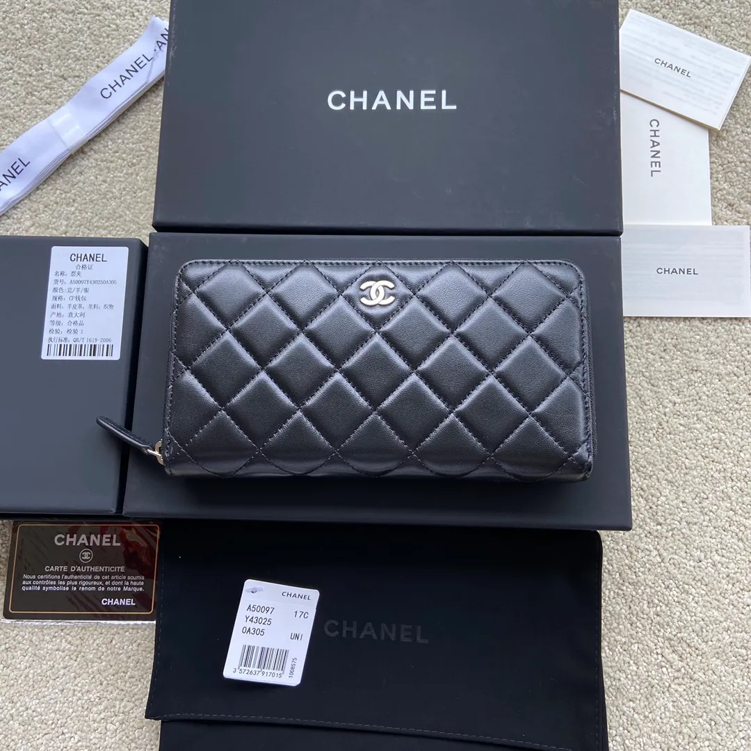 Xiaoxiang imported Italian lambskin Item number: A50097 💰: 460 Size: w19.5×h10.5×d2cm Color: black lambskin silver steel mark