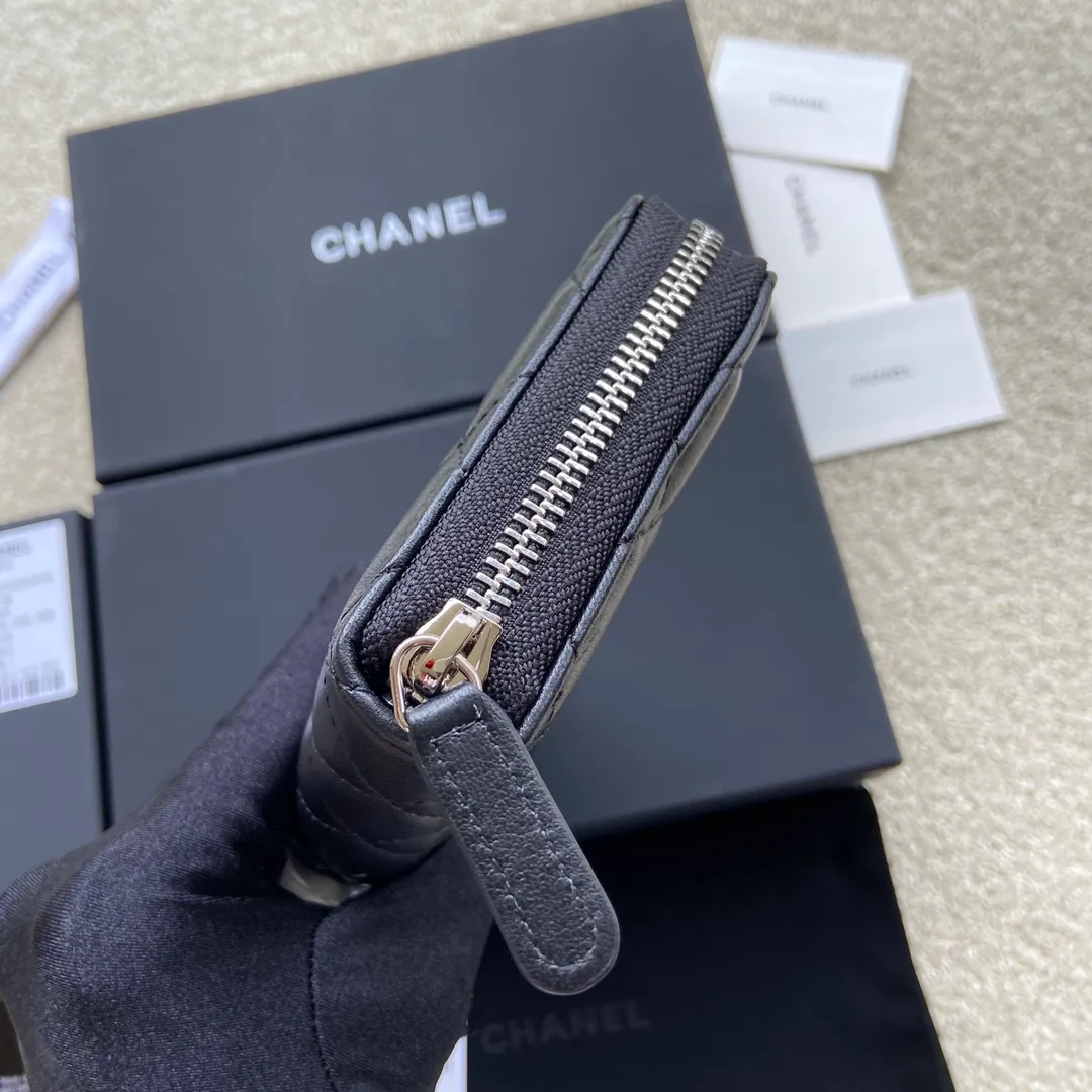 Xiaoxiang imported Italian lambskin Item number: A50097 💰: 460 Size: w19.5×h10.5×d2cm Color: black lambskin silver steel mark