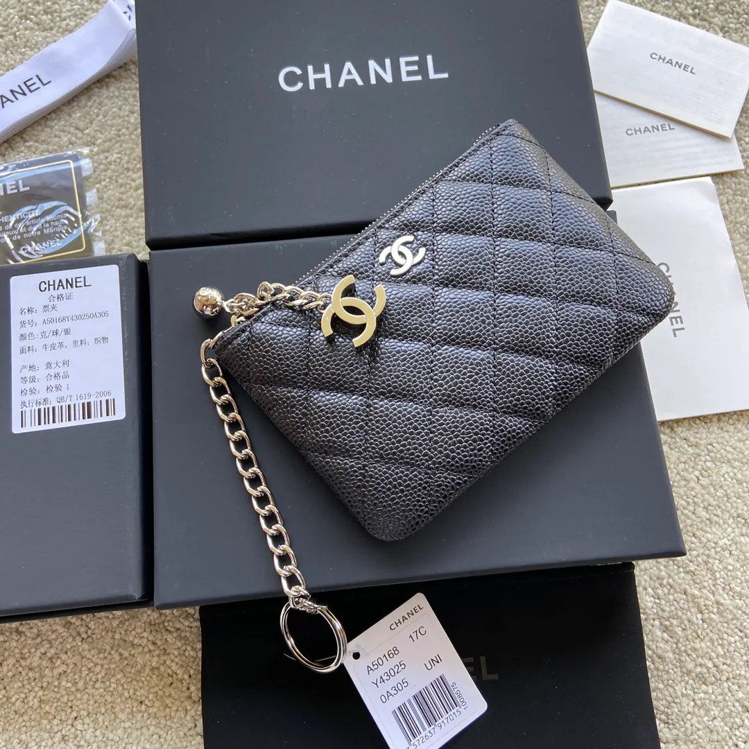 Xiaoxiang imported Italian grained calfskin Item number: A50168 Size: w14×h9.5cm Color: black ball pattern silver steel buckle p260