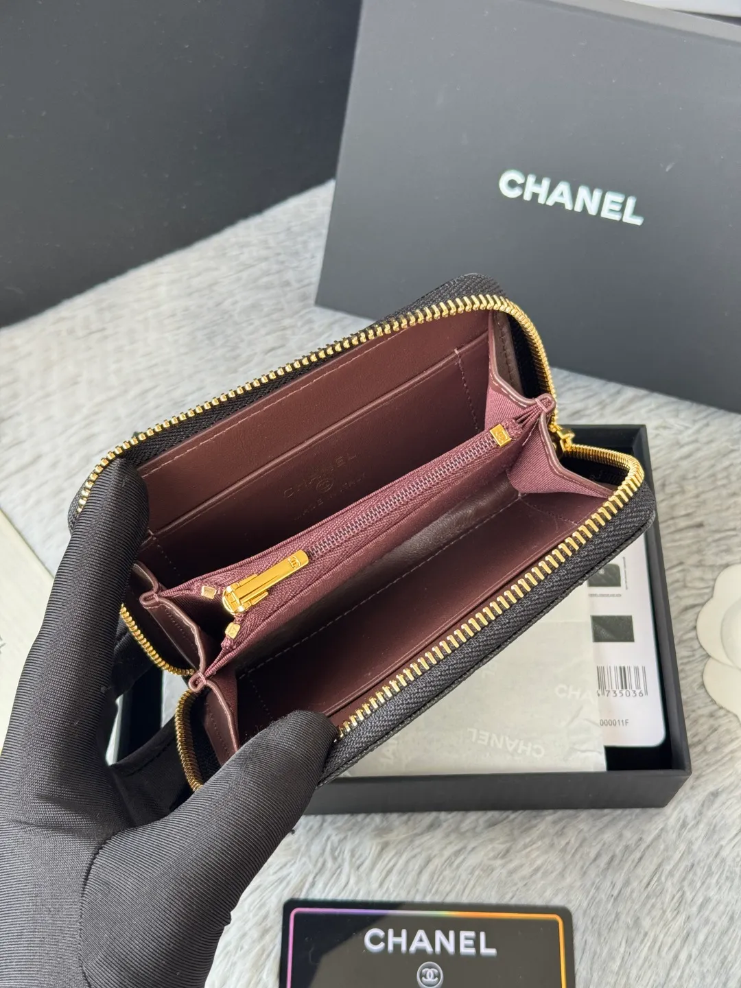 Medium size 💰360💰 finally arrived, chanel 25c oversized zipper bag with zipper inside. First place to eat melon. Large black gold cow coin purse with inner zipper. Made of caviar cowhide. Ginza sa is great. Enthusiastic and patient. I picked up a bunch of black gold card holders. There are several popular coin purses. I went for the L-shaped zipper coin purse. I tried it on the spot. My nails are a little difficult to insert cards. The 25c model is enlarged and looks great. The upgraded version is very practical. Buy it quickly! chanel25c chanel coin purse chanel card holder card holder recommended zipper coin purse chanel number: 3686 (0112) 25c size: 12*5cmx8cmx2cm