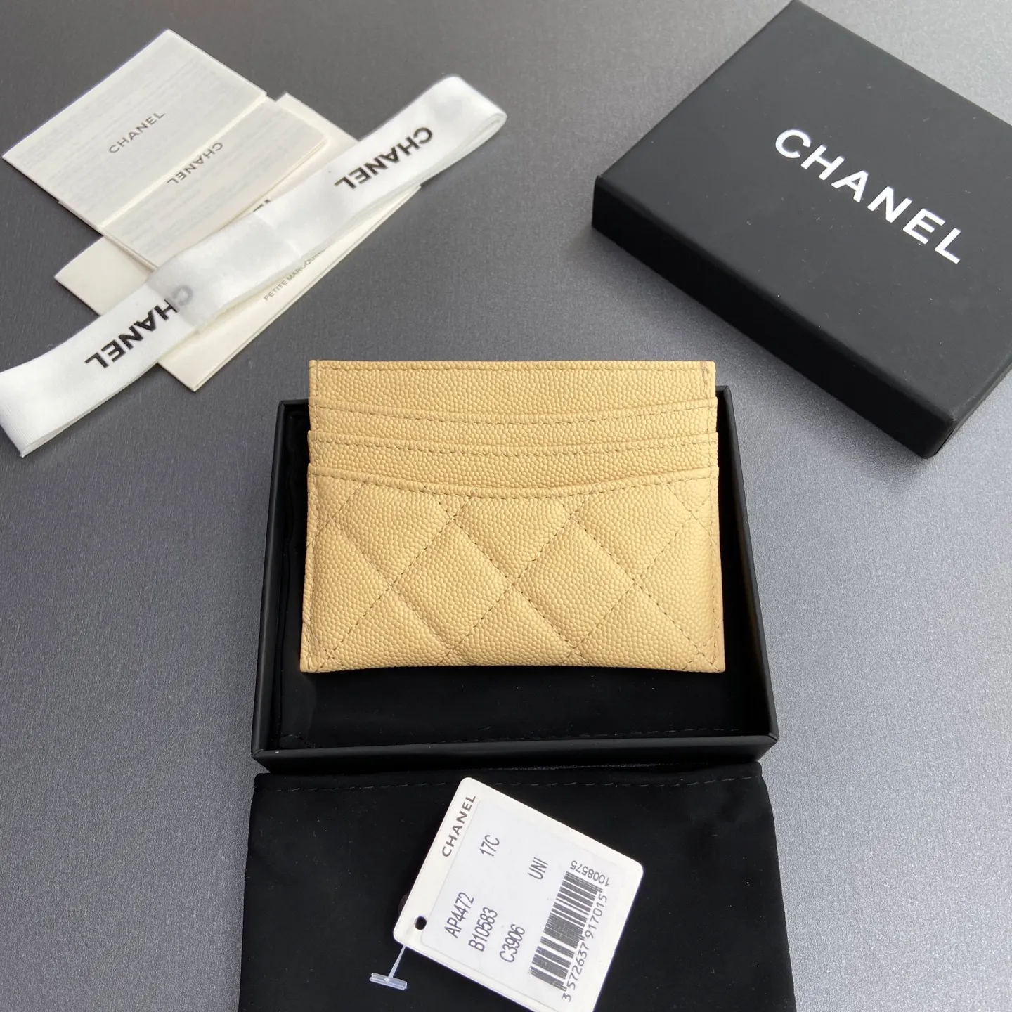 Xiaoxiang imported Italian leather Item No.: A 4472 Price: 240 Size: w11×h10cm Color: Apricot fine ball golden steel mark