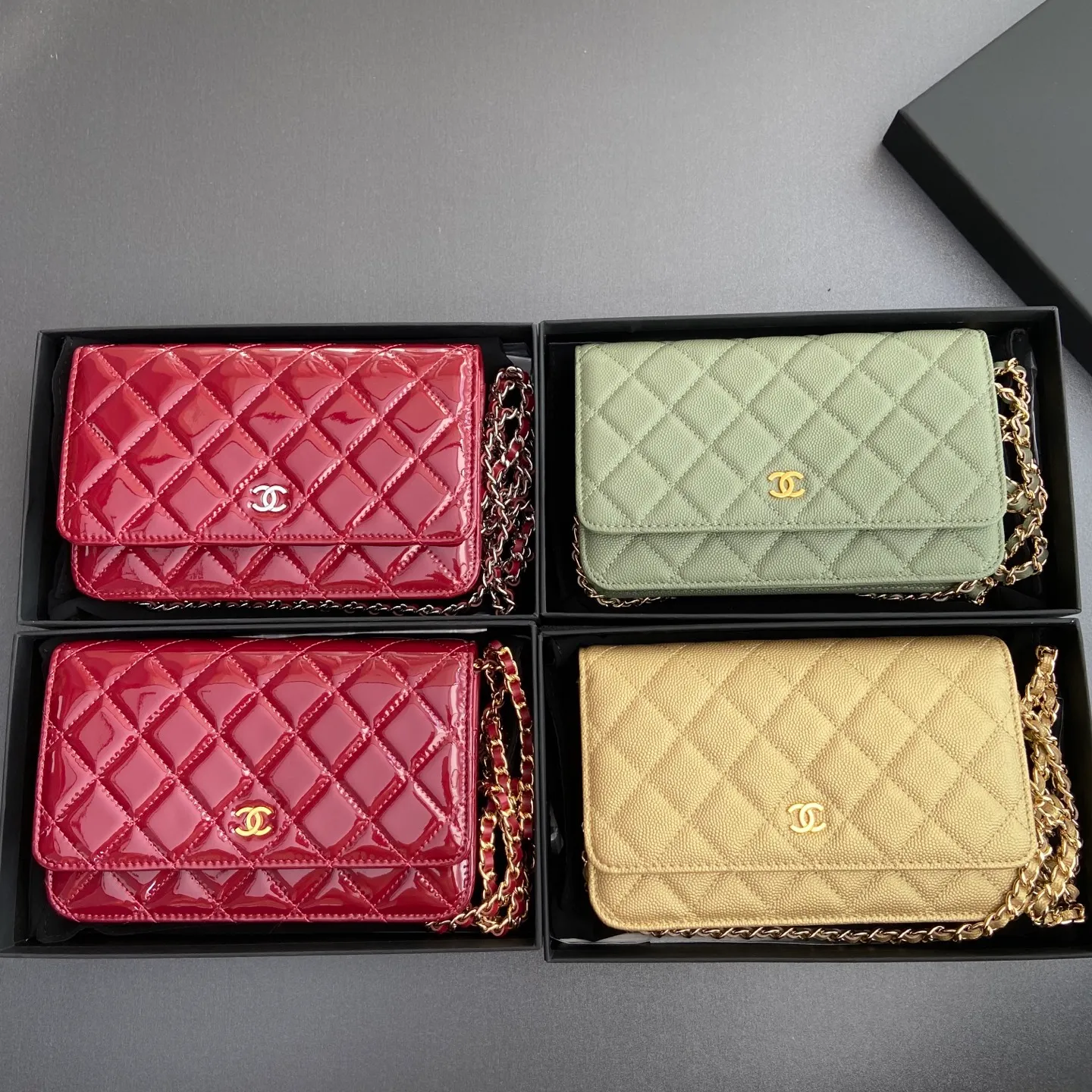 Xiaoxiang imported Italian calfskin Item number: A0250 Price: 640 Size: w20×h13×d3.5cm Color