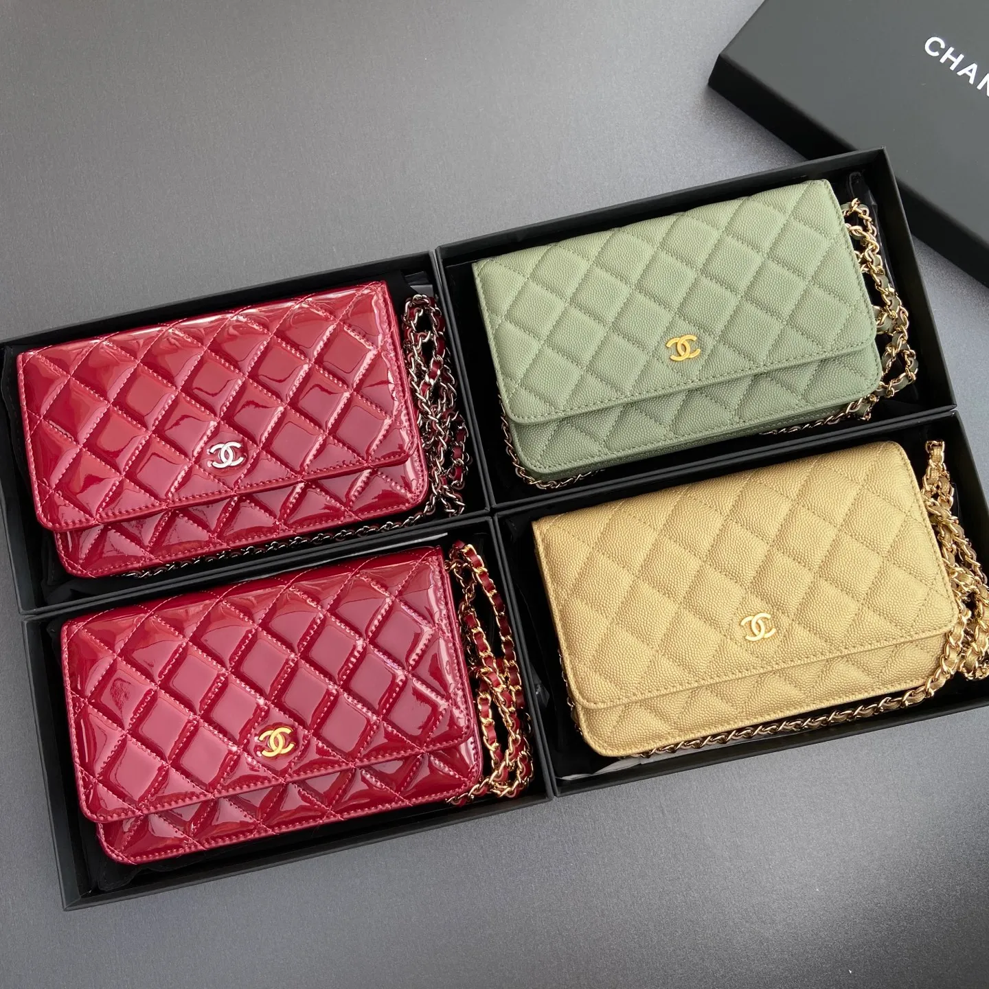 Xiaoxiang imported Italian calfskin Item number: A0250 Price: 640 Size: w20×h13×d3.5cm Color