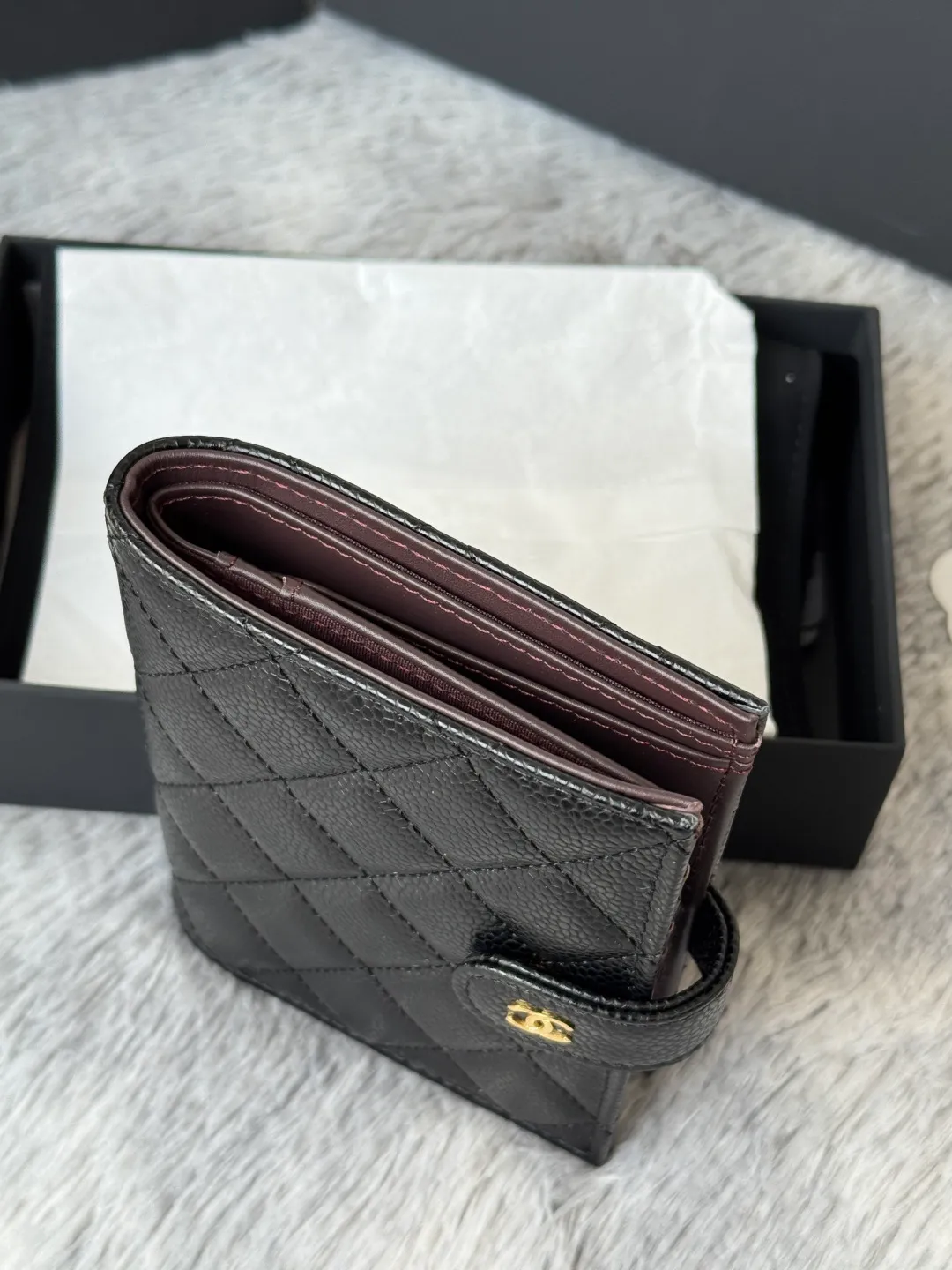 💰440💰4050 New product launched Passport wallet 2-in-1 passport holder that can hold cash, credit card and passport. CHANEL multi-function passport holder, original quality imported cowhide production, color as shown in the picture, exclusive real shot. This design may also enter the classic series in the future. Style number: AP6392 Size: 15*10*3cm.