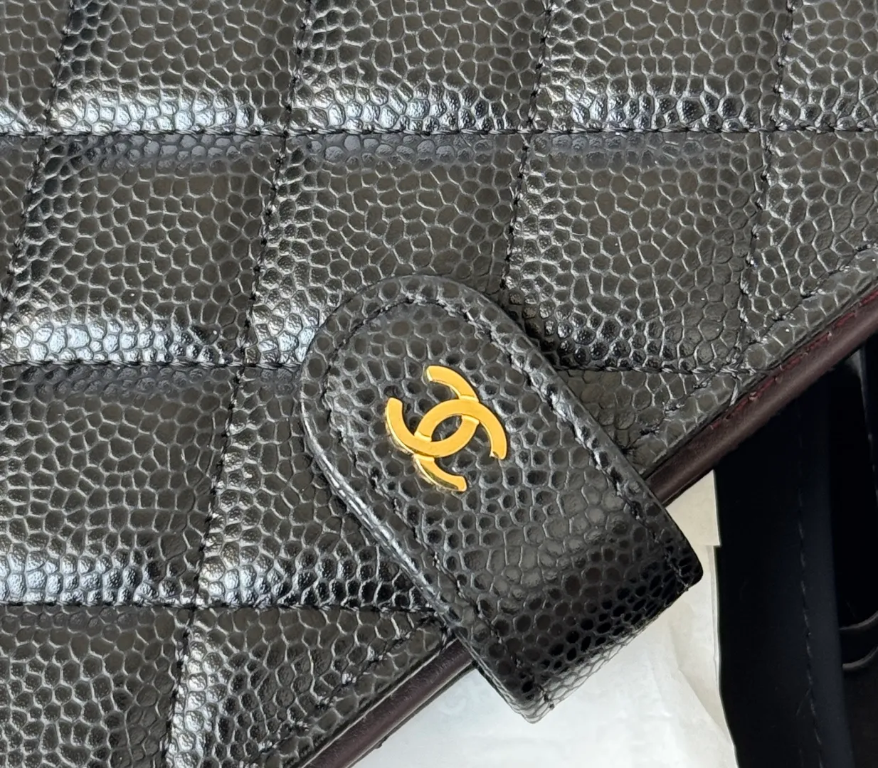 💰440💰4050 New product launched Passport wallet 2-in-1 passport holder that can hold cash, credit card and passport. CHANEL multi-function passport holder, original quality imported cowhide production, color as shown in the picture, exclusive real shot. This design may also enter the classic series in the future. Style number: AP6392 Size: 15*10*3cm.