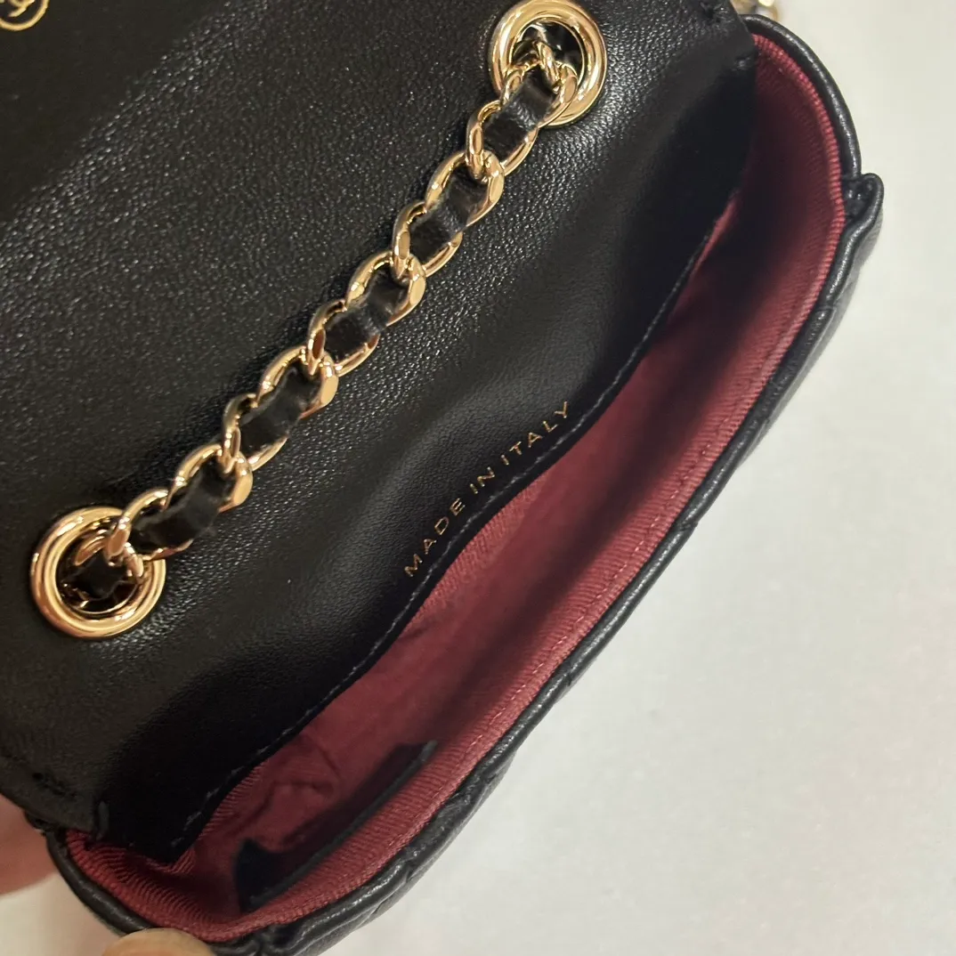 460💰 ❤️❤️❤️Ohanel's new waist bag has arrived. Original quality and beautiful details...AP4802Y size 10x8x3.5cm
