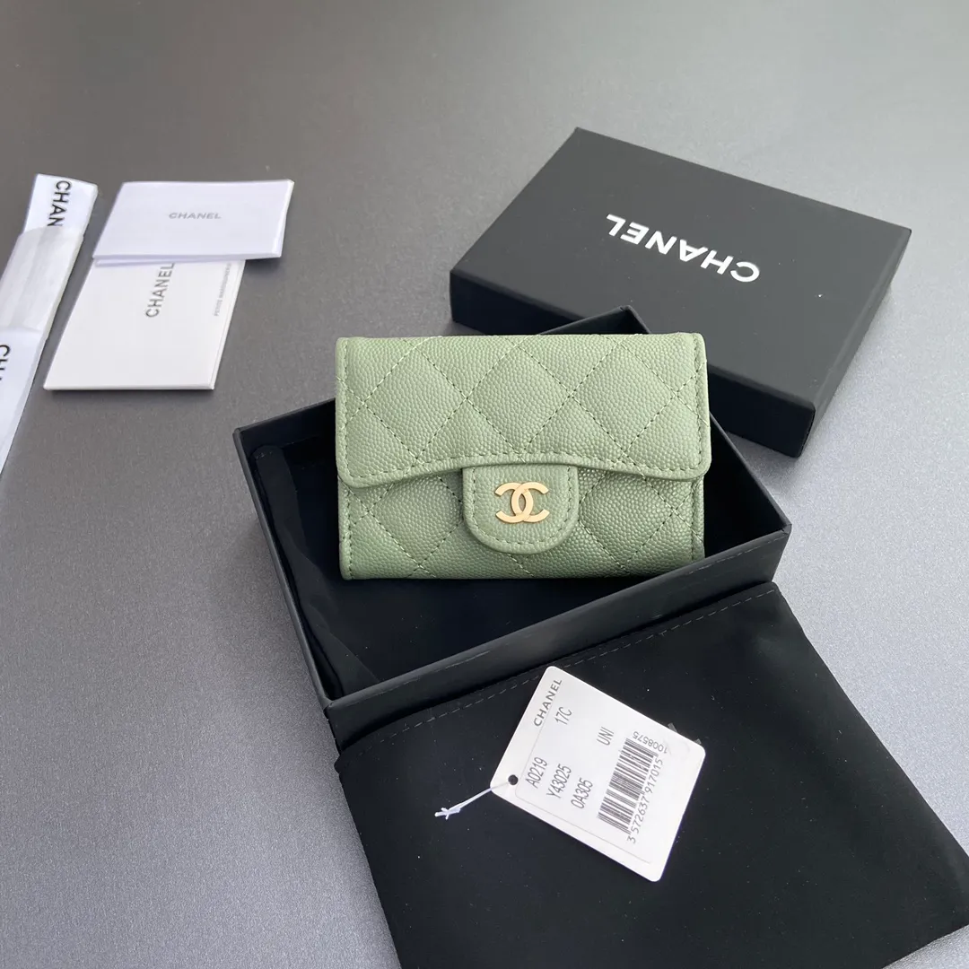 Xiaoxiang imported Italian leather Item number: AP438 (inner compartment with zipper) 💰: 280 Size: w11×h7cm Color: Greek green fine ball pattern gold steel mark