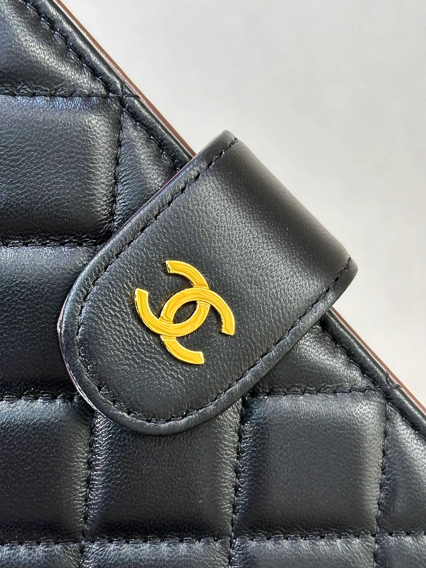 48667 Black Golden Sheep! 480💰 Although the lambskin material is more delicate, the lustrous and smooth leather feel is really hard not to be attracted by!