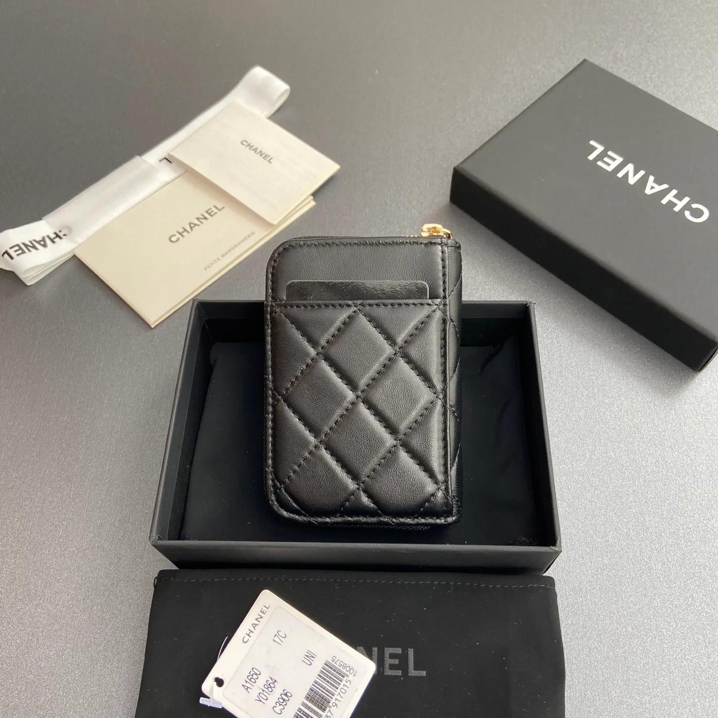 [Special grade hardware original leather] ¥280 Xiaoxiang small zipper bag card holder series with iconic metal logo, gold tone metal hardware, special Italian imported leather 2 card slots wallet bag, 4 card slots No.: 1650 Black sheepskin gold steel mark Size: w11×h7.5×2cm