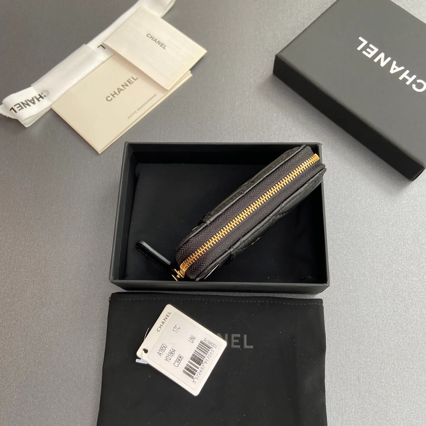 [Special grade hardware original leather] ¥280 Xiaoxiang small zipper bag card holder series with iconic metal logo, gold tone metal hardware, special Italian imported leather 2 card slots wallet bag, 4 card slots No.: 1650 Black sheepskin gold steel mark Size: w11×h7.5×2cm