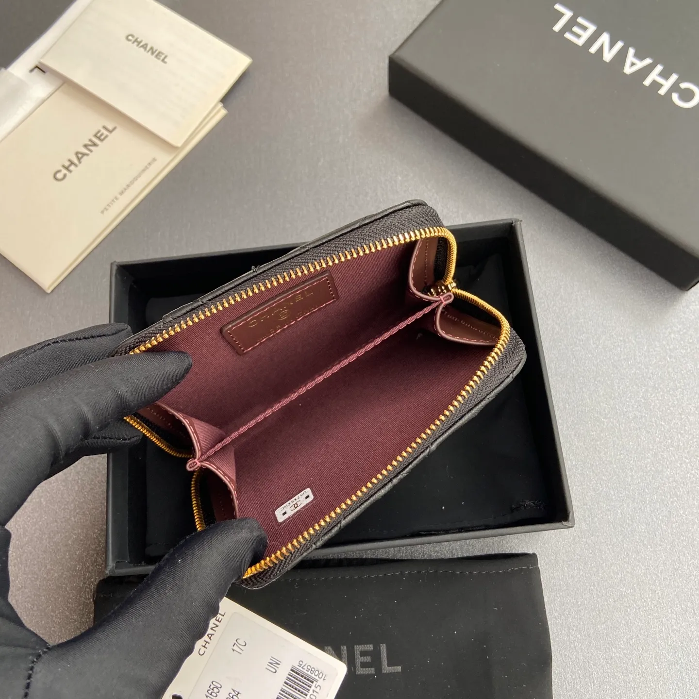 [Special grade hardware original leather] ¥280 Xiaoxiang small zipper bag card holder series with iconic metal logo, gold tone metal hardware, special Italian imported leather 2 card slots wallet bag, 4 card slots No.: 1650 Black sheepskin gold steel mark Size: w11×h7.5×2cm