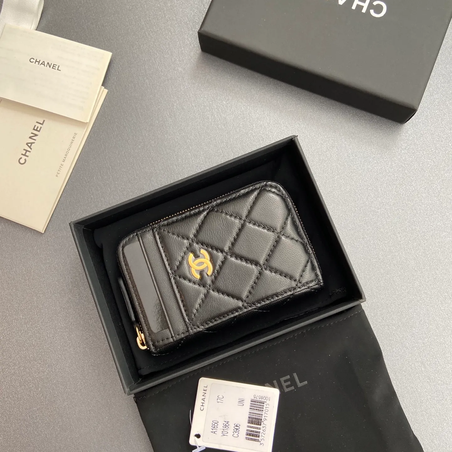 [Special grade hardware original leather] ¥280 Xiaoxiang small zipper bag card holder series with iconic metal logo, gold tone metal hardware, special Italian imported leather 2 card slots wallet bag, 4 card slots No.: 1650 Black sheepskin gold steel mark Size: w11×h7.5×2cm