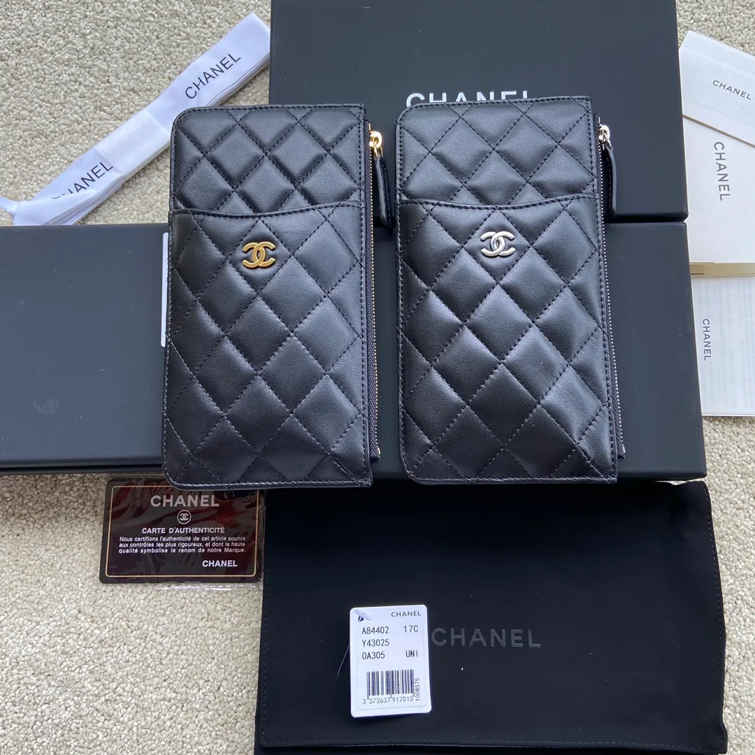 Item number: A84402 Price: 400 Can hold mobile phone card holder and change