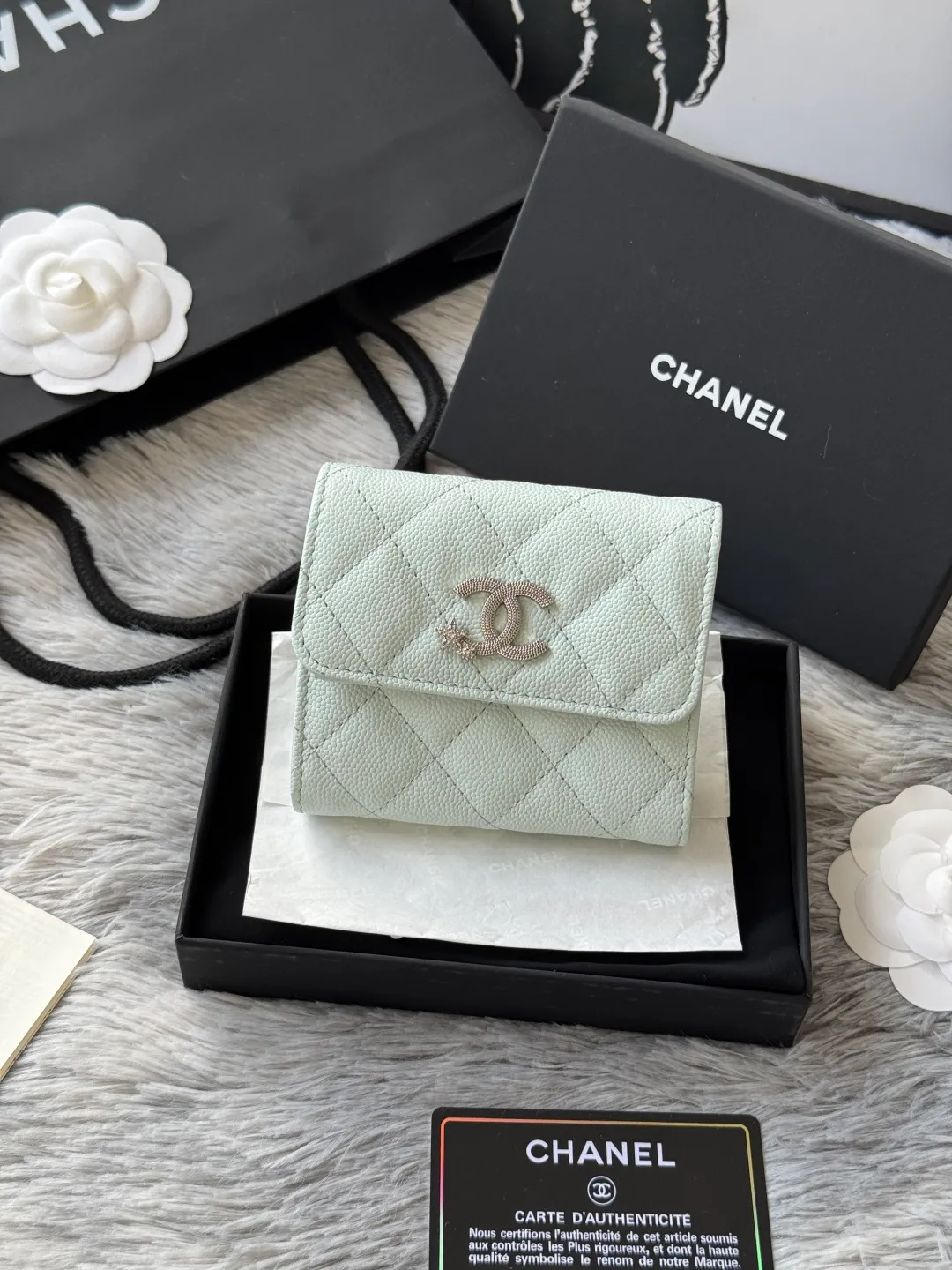 💰480💰 4050 autumn five-pointed star new tri-fold wallet chanel caviar cowhide made with rhombus pattern original quality. Exclusive real shot There is a coin bag inside that can hold hundred-yuan bills, coins and credit cards Number: 4810 Size: 10.5x11.5x3cm.