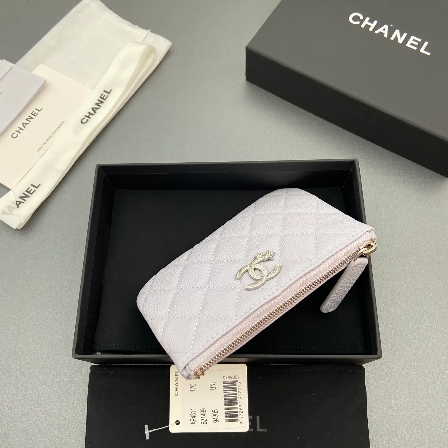 25b new series caviar cowhide with stars ⭐logo shiny blingblibg~ coin purse series Item number: A 4811 Price: 320 Size: w15×8.5cm Color: light purple fine ball pattern silver star hardware