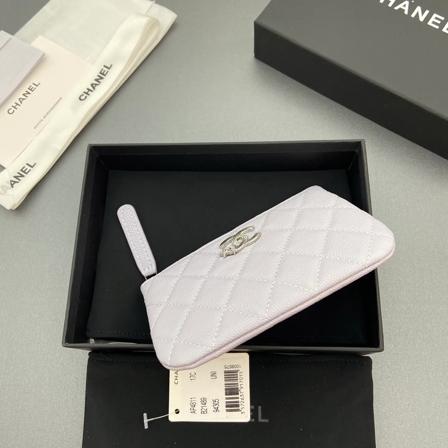 25b new series caviar cowhide with stars ⭐logo shiny blingblibg~ coin purse series Item number: A 4811 Price: 320 Size: w15×8.5cm Color: light purple fine ball pattern silver star hardware