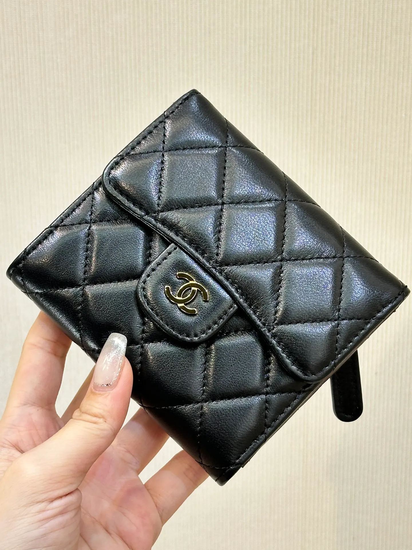 82288 Let’s take a look at the actual sheepskin and give it a feel. I don’t know what kind of language I need to express it in. In short: 100% guaranteed. The leather is top-quality Italian mixed-breed lambskin, fetal sheepskin! High-end texture experience!