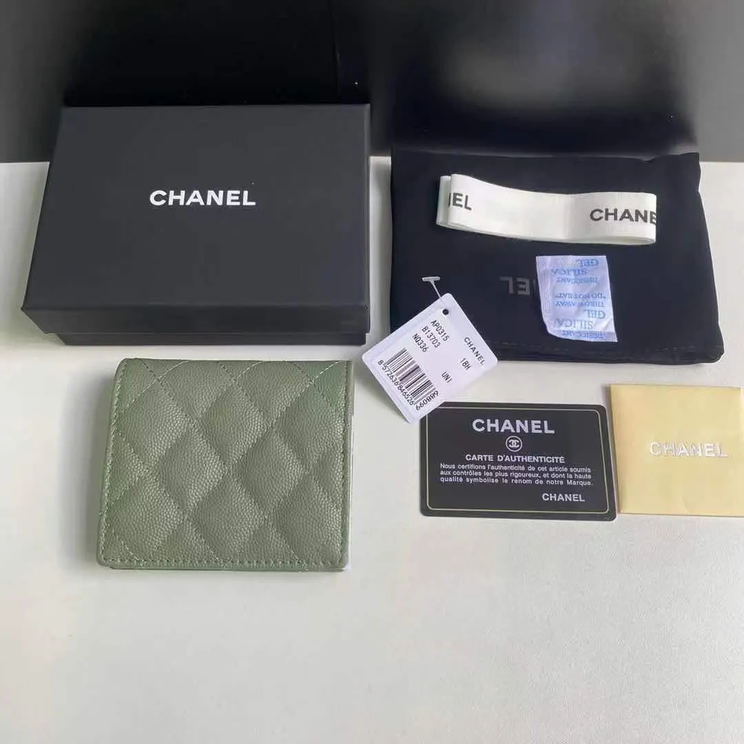 400💰New product❤️❤️❤️Half-fold short wallet has arrived💕This kind of wallet is more practical, has many card slots and long compartments¥Model No. 0315 Size 12x12x3 chips.