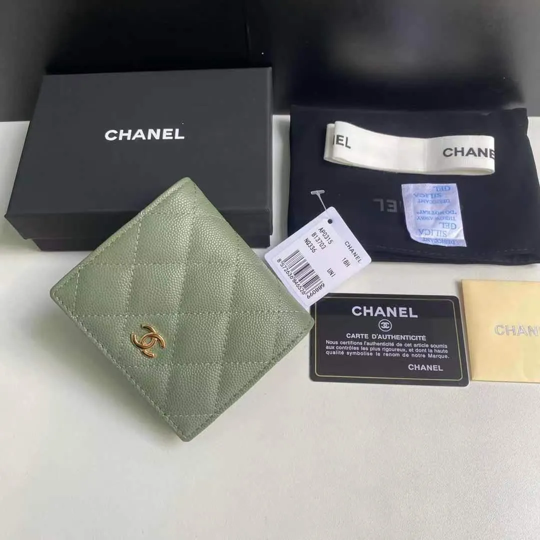 400💰New product❤️❤️❤️Half-fold short wallet has arrived💕This kind of wallet is more practical, has many card slots and long compartments¥Model No. 0315 Size 12x12x3 chips.