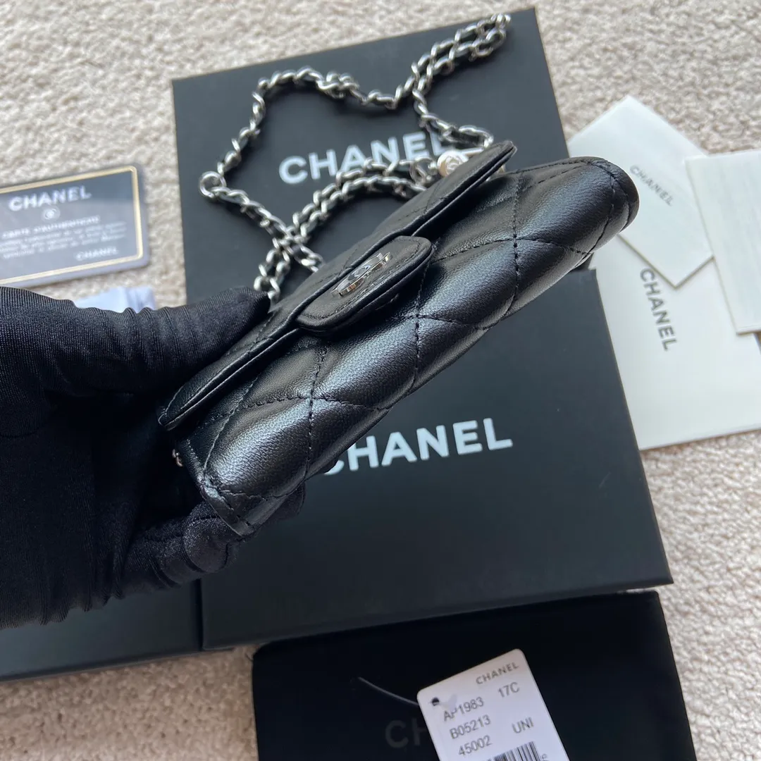 Xiaoxiang imported Italian leather Item number: AP3966 /A81081 (chain small card holder) 💰: 420 Size: w11×h7cm Color: black sheepskin silver steel mark
