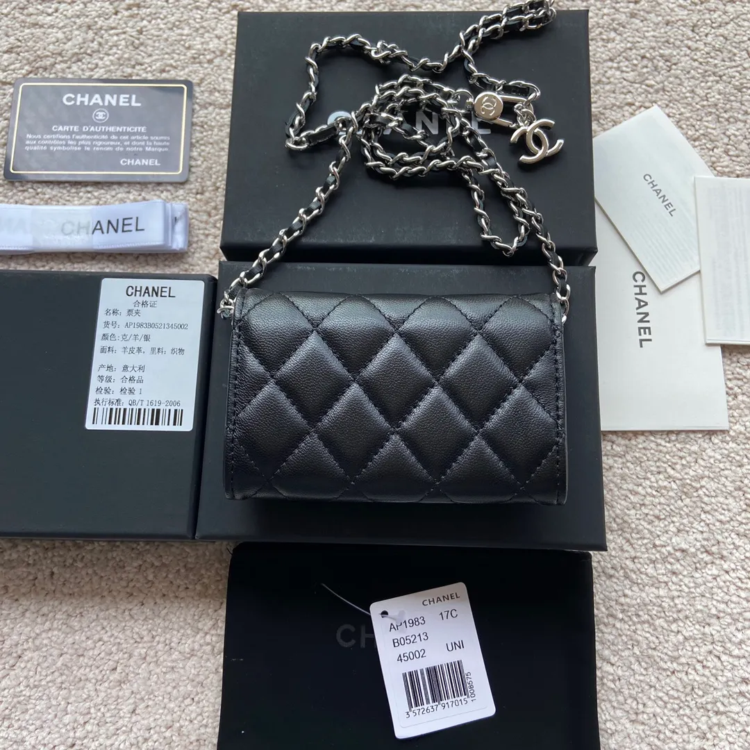 Xiaoxiang imported Italian leather Item number: AP3966 /A81081 (chain small card holder) 💰: 420 Size: w11×h7cm Color: black sheepskin silver steel mark